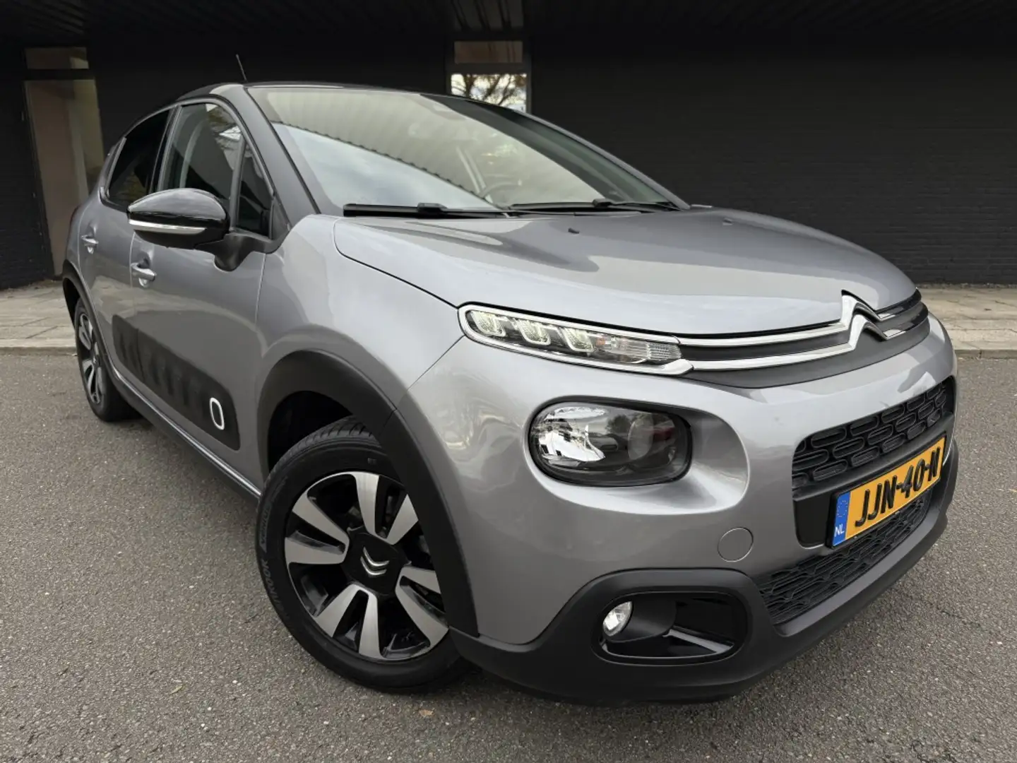 Citroen C3 1.2 PT S&S Shine // Automaat // Trekhaak // Grau - 1