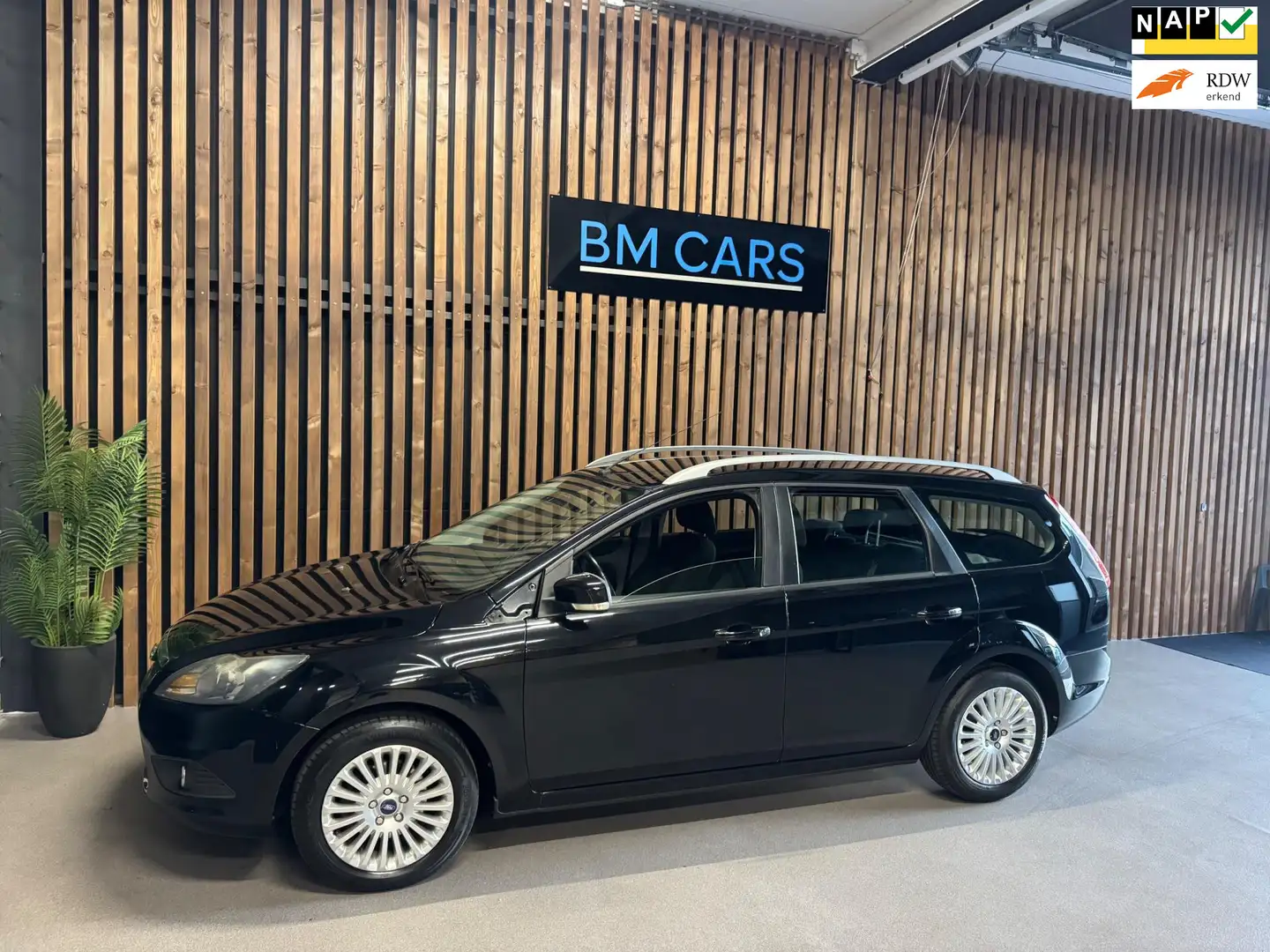 Ford Focus Wagon 1.8 Limited Airco,Trekhaak,Navigatie Zwart - 1