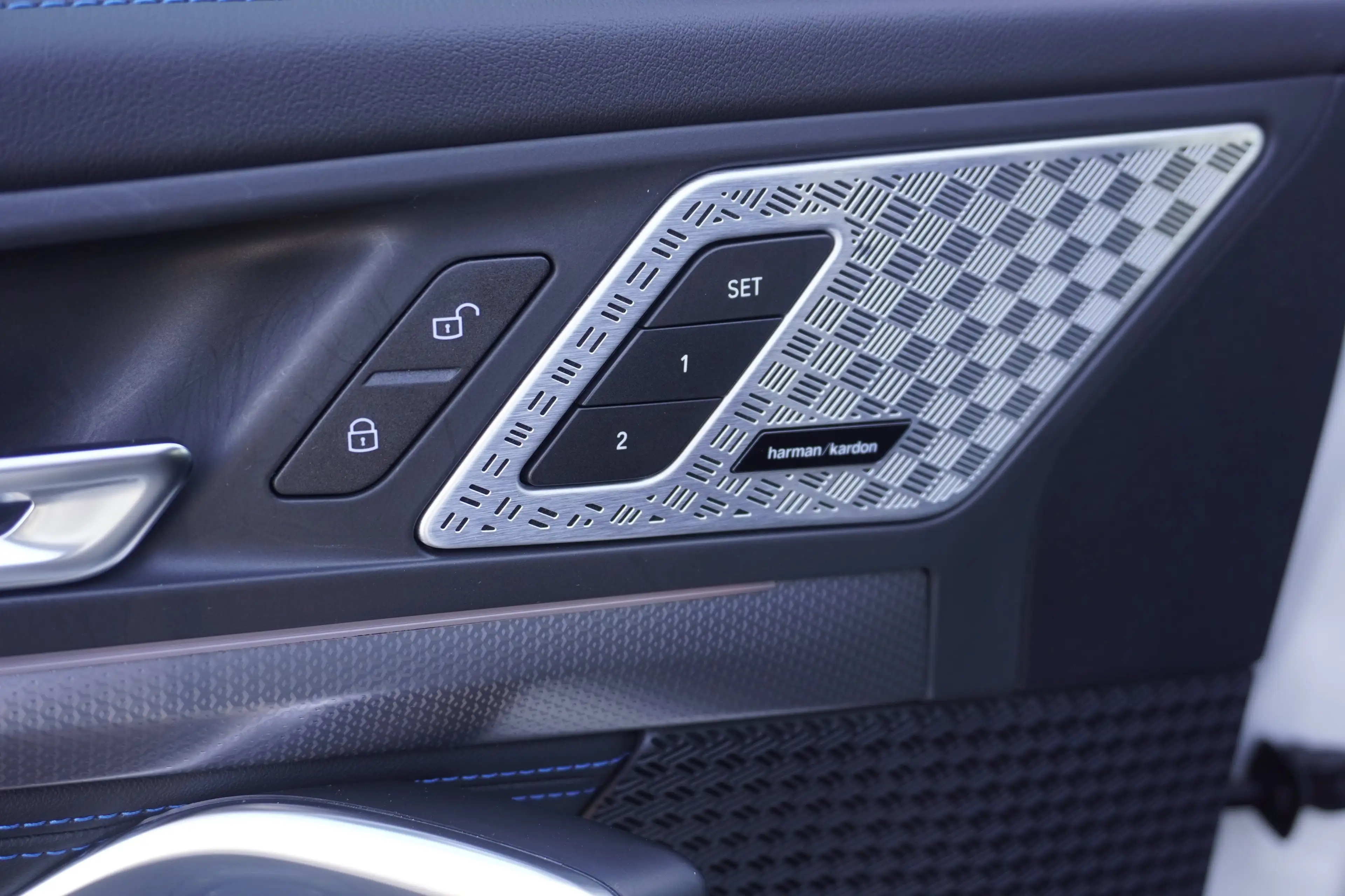 BMW iX1 xDrive30 M Sport AHK HeadUp eSitze ACC 360Kamera M — photo 11