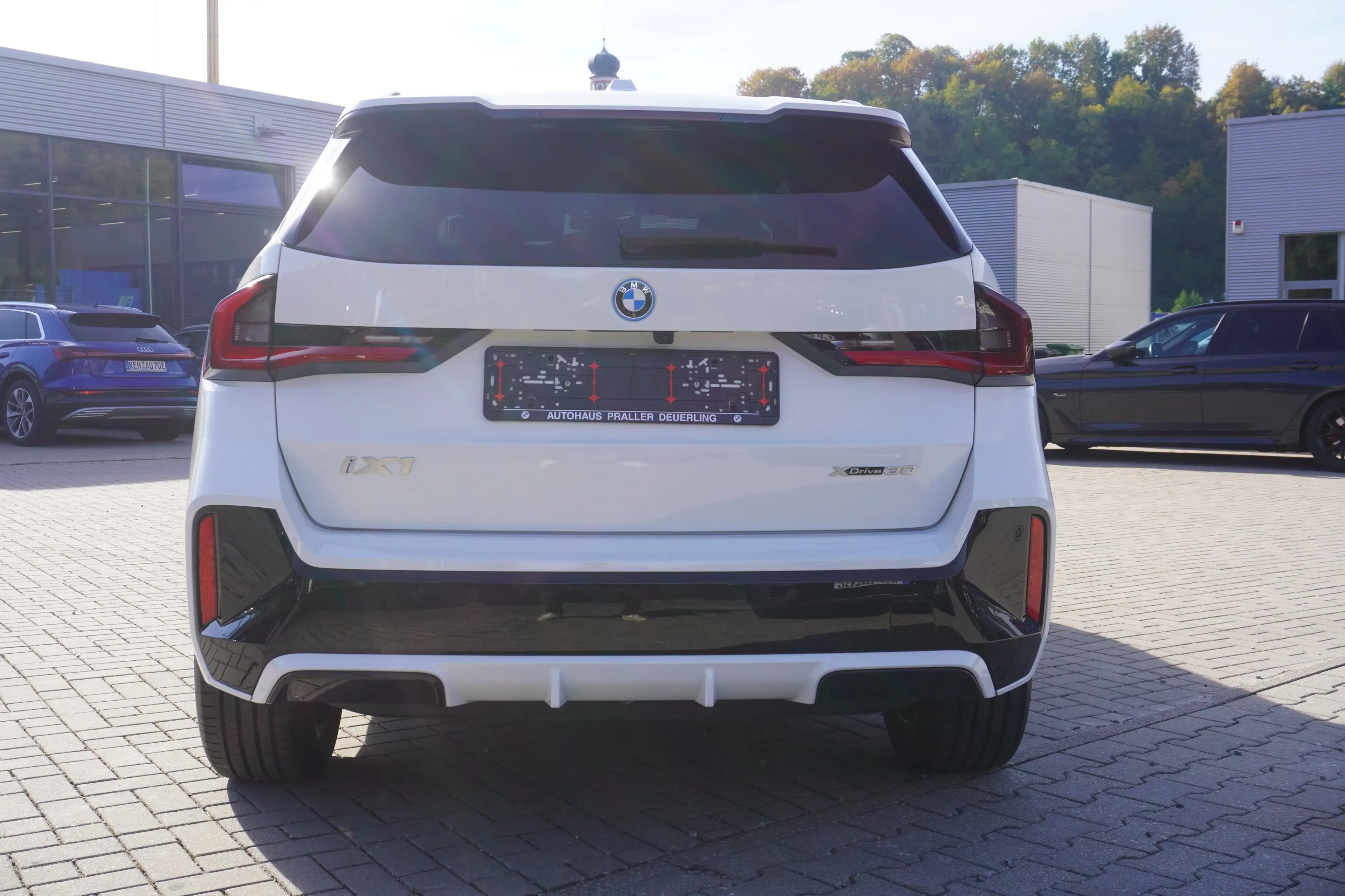 BMW iX1 xDrive30 M Sport AHK HeadUp eSitze ACC 360Kamera M — photo 7