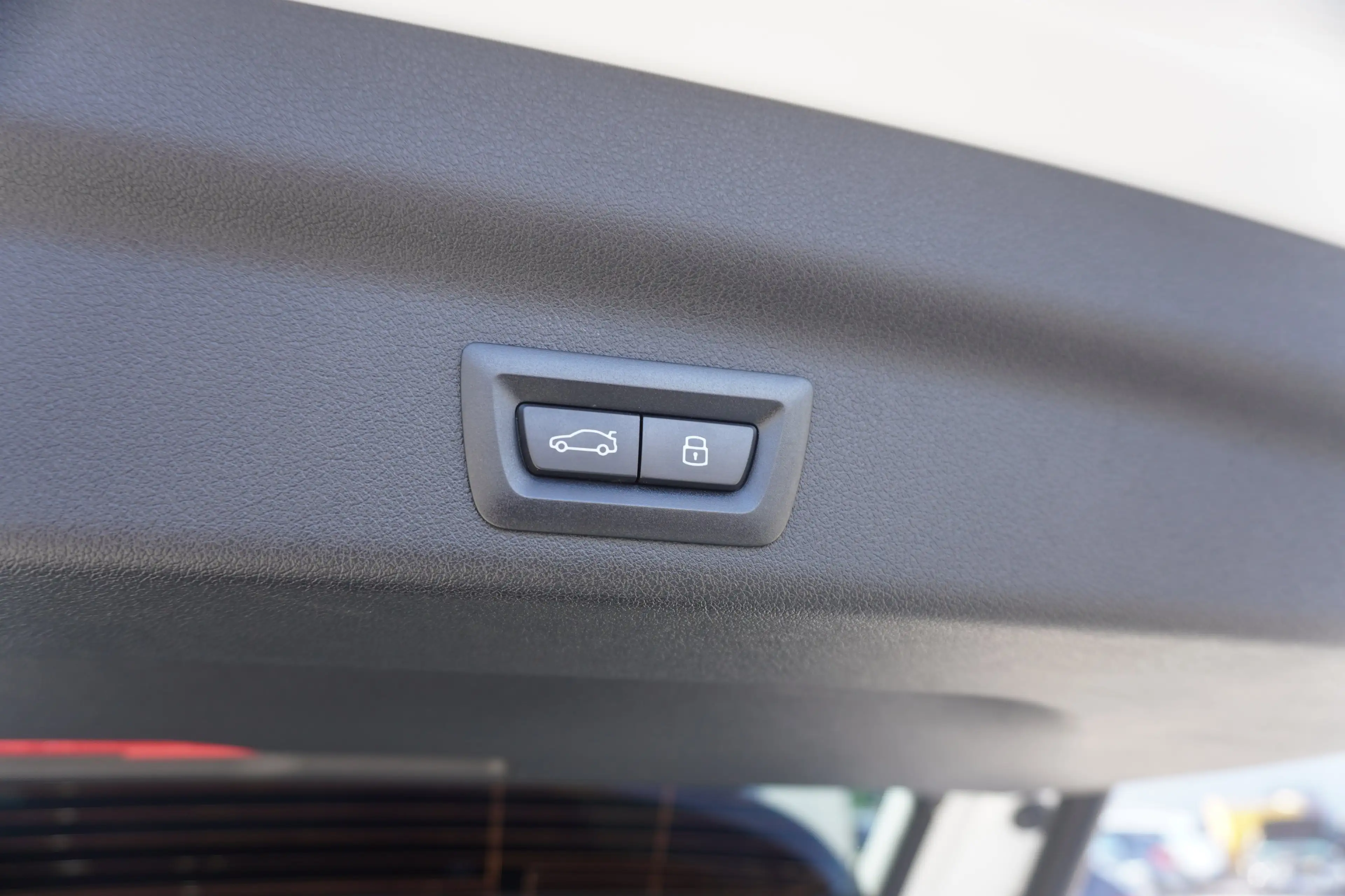 BMW iX1 xDrive30 M Sport AHK HeadUp eSitze ACC 360Kamera M — photo 10
