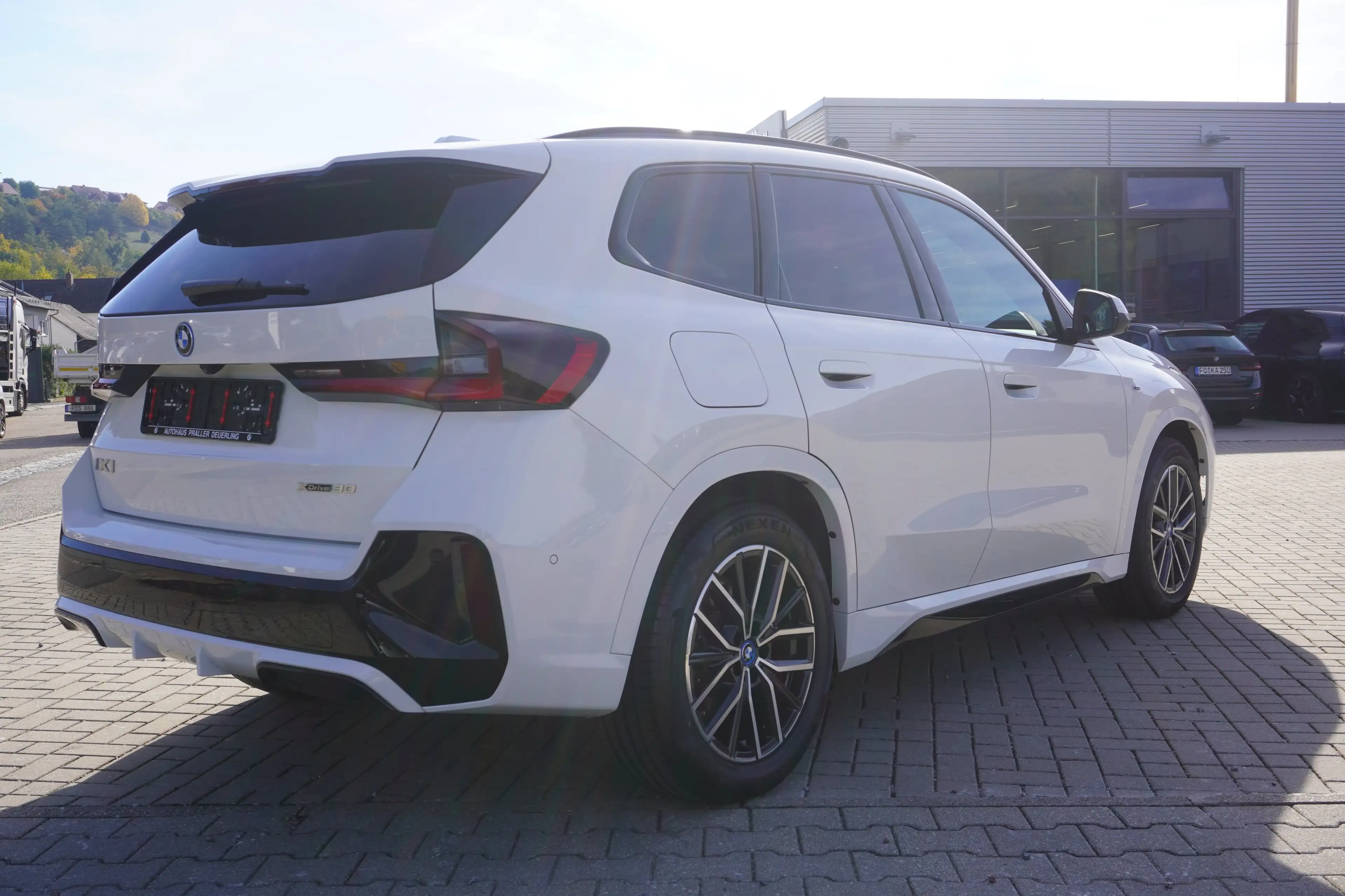 BMW iX1 xDrive30 M Sport AHK HeadUp eSitze ACC 360Kamera M — photo 8