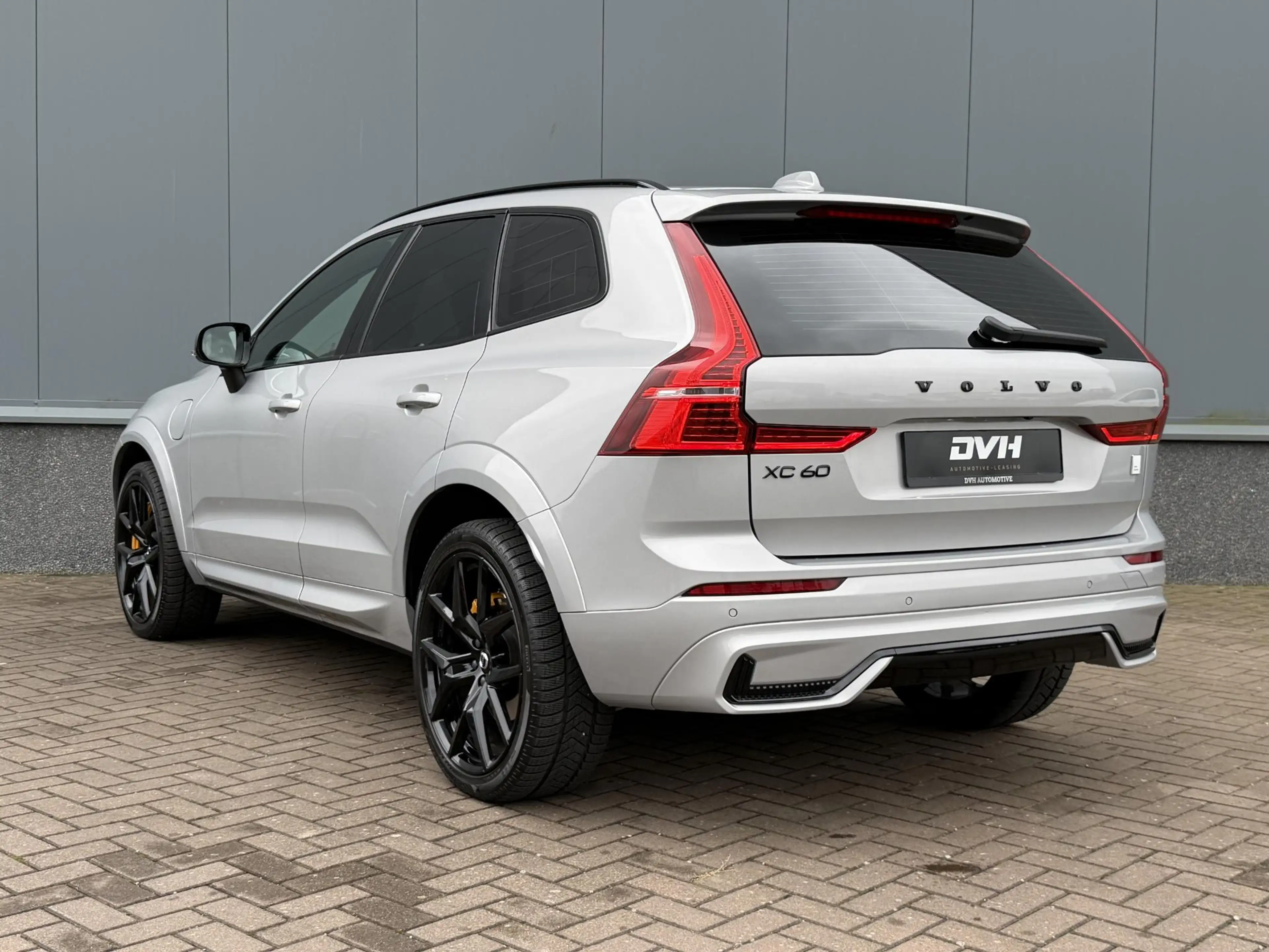 Volvo XC60 2.0 T8 Plug-in-hybrid AWD Polestar Engineered PANO — photo 4