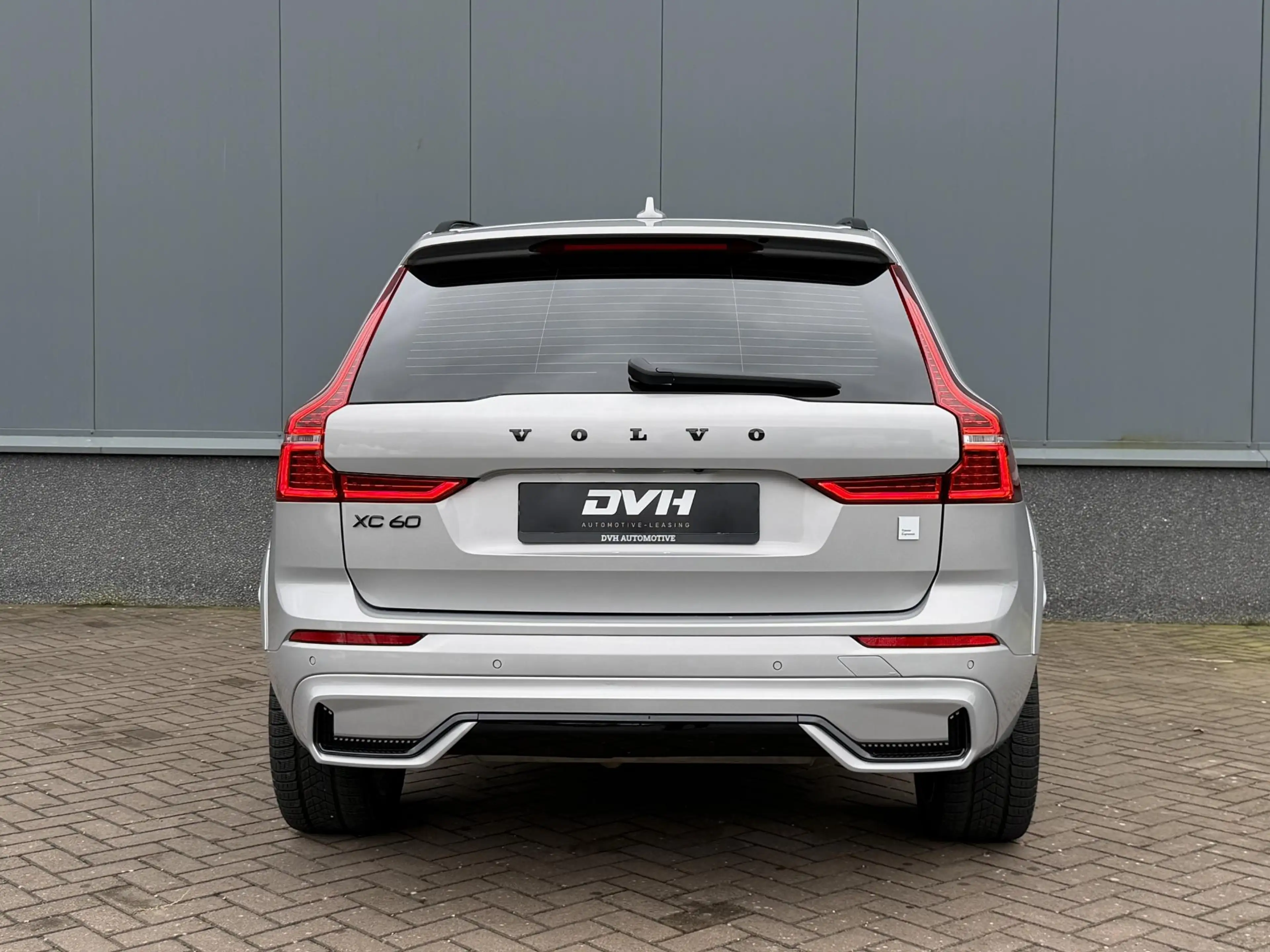 Volvo XC60 2.0 T8 Plug-in-hybrid AWD Polestar Engineered PANO — photo 5