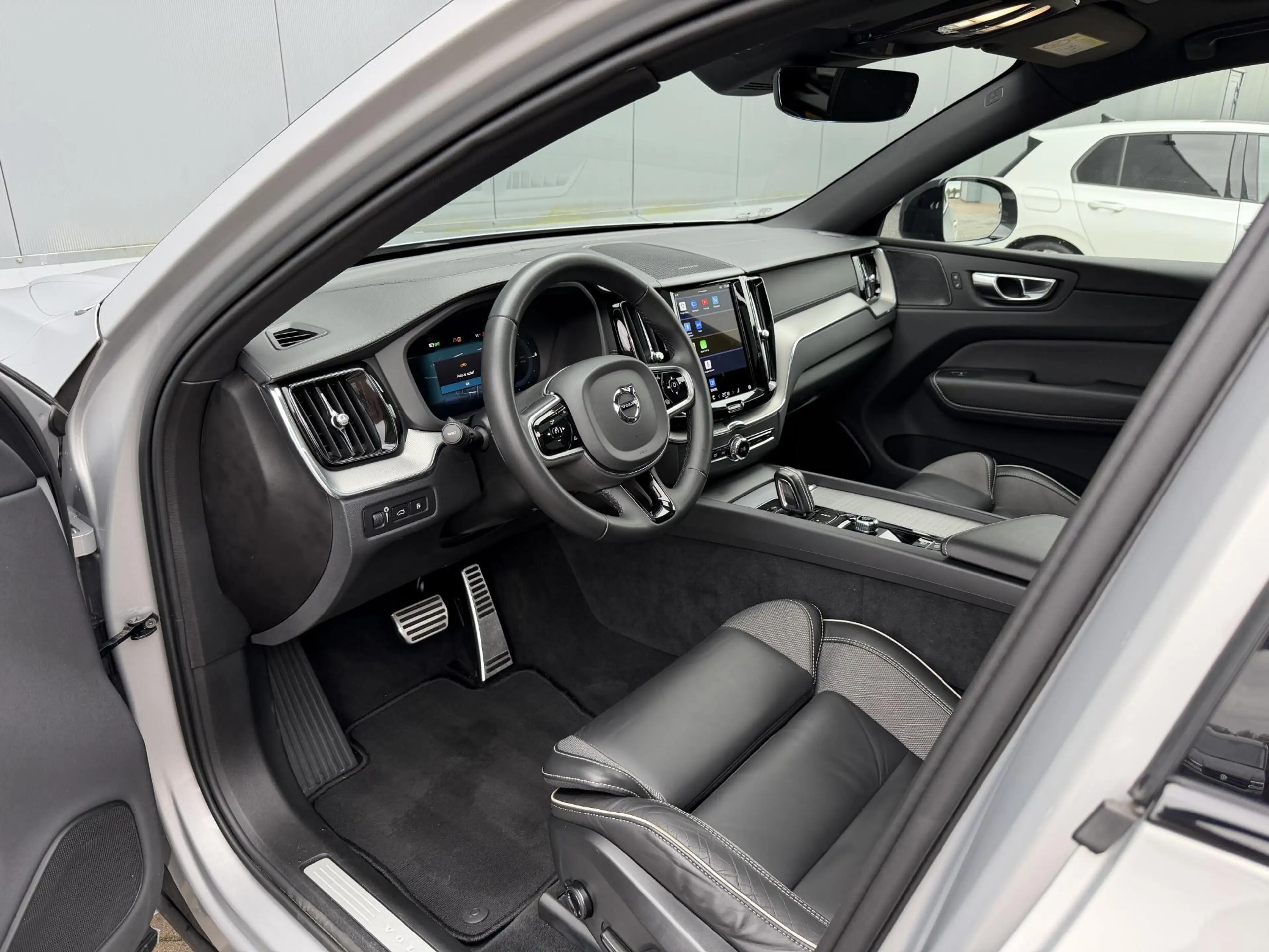 Volvo XC60 2.0 T8 Plug-in-hybrid AWD Polestar Engineered PANO — photo 10