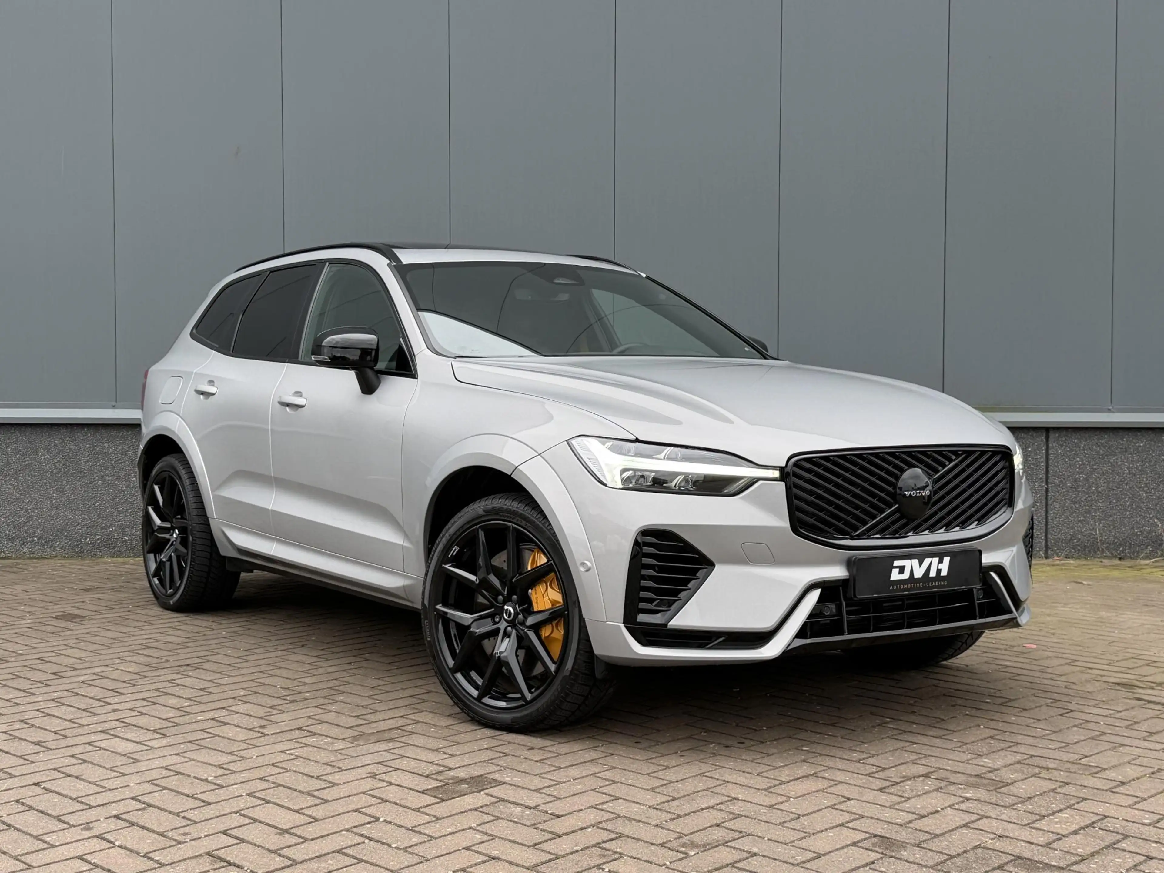 Volvo XC60 2.0 T8 Plug-in-hybrid AWD Polestar Engineered PANO — photo 3