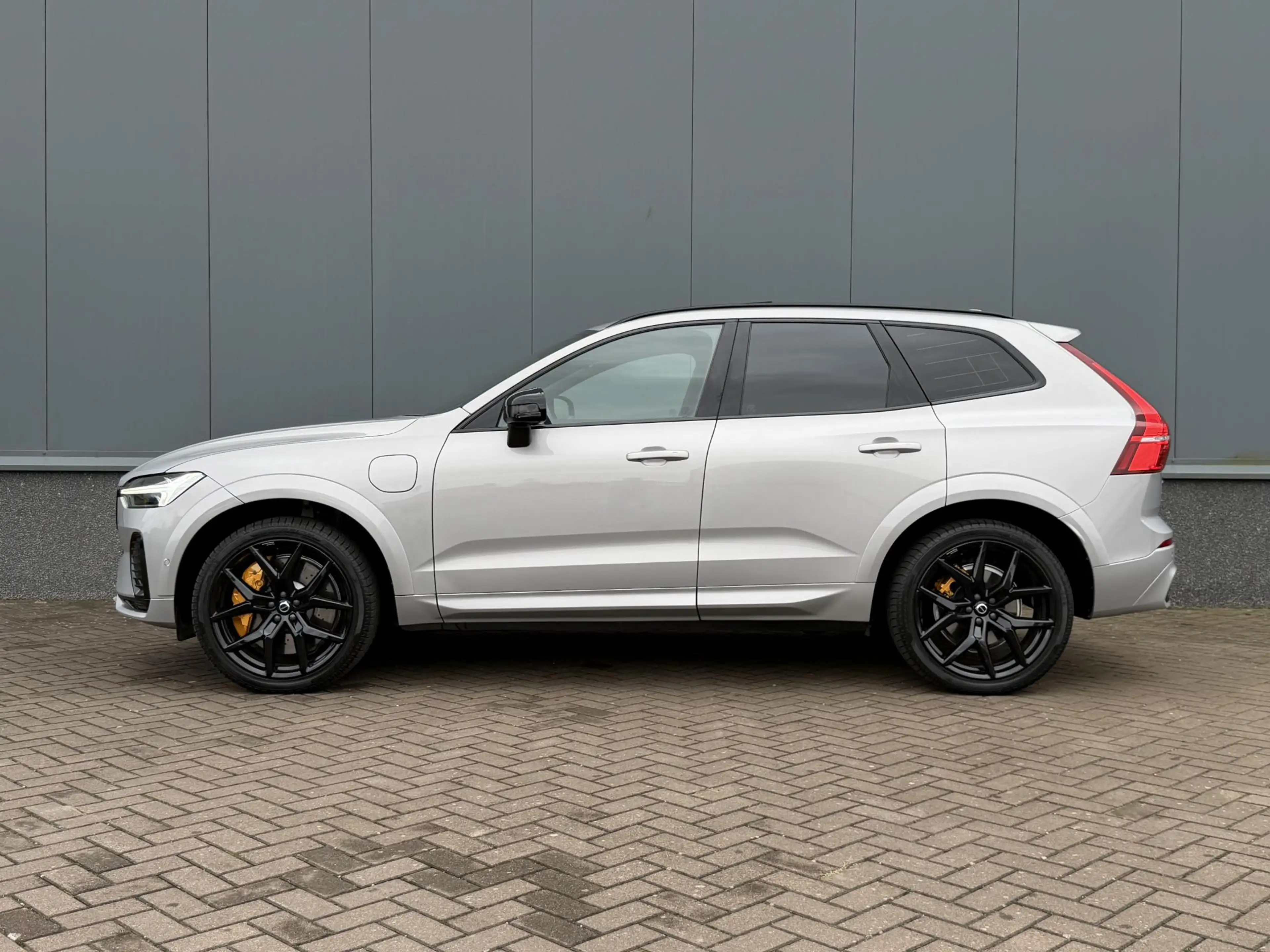 Volvo XC60 2.0 T8 Plug-in-hybrid AWD Polestar Engineered PANO — photo 7