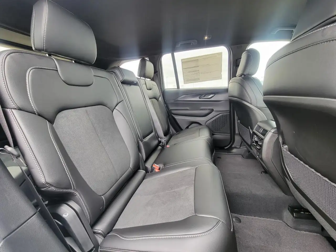 Jeep Grand Cherokee photo Jeep Grand Cherokee