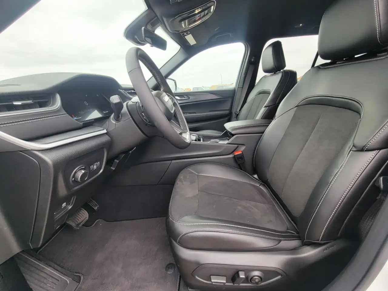Jeep Grand Cherokee photo Jeep Grand Cherokee