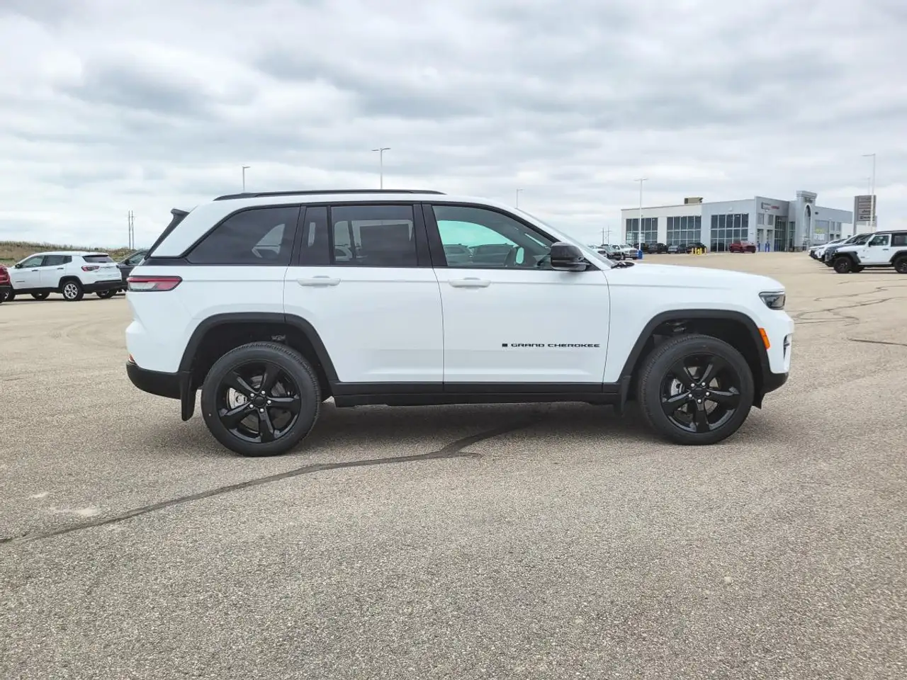 Jeep Grand Cherokee photo Jeep Grand Cherokee
