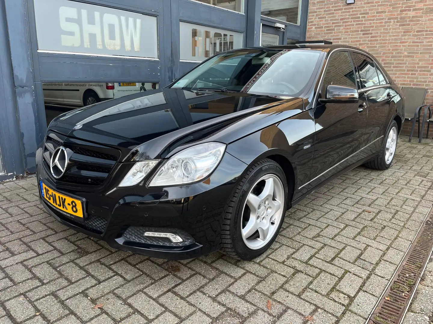 Mercedes-Benz E 200 CGI Avantgarde Schwarz - 1