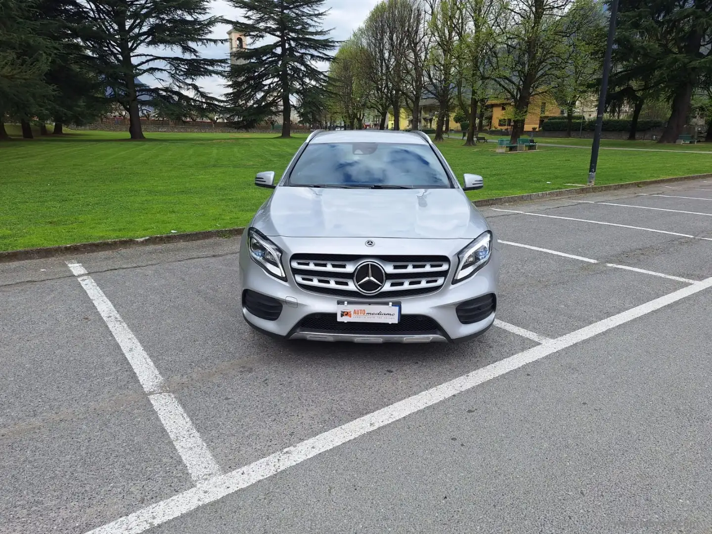 Mercedes-Benz GLA 200 GLA 200 d Autom. 4Matic PREMIUM AMG Silber - 2