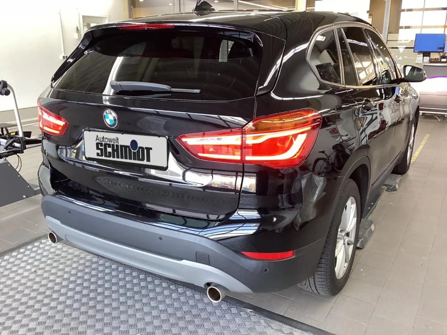BMW X1 sDrive20i Advantage + GARANTIE Schwarz - 2