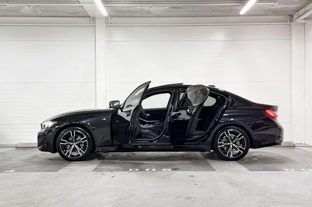BMW 3 Series view 3