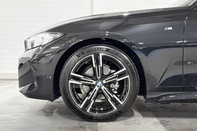 BMW 3 Series view 4