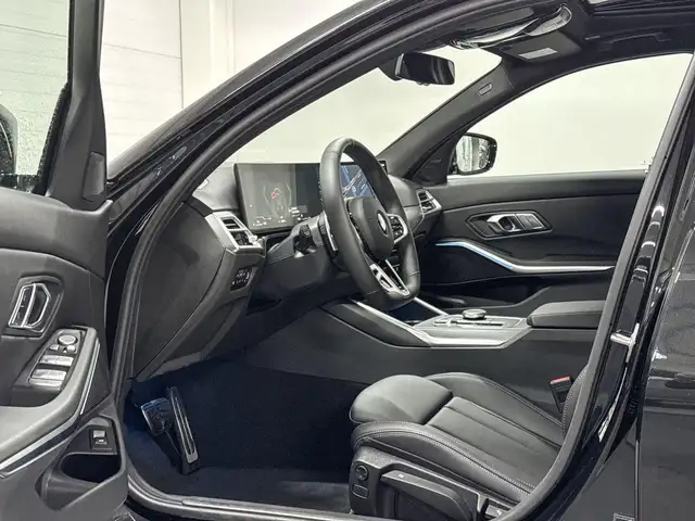 BMW 3 Series view 9