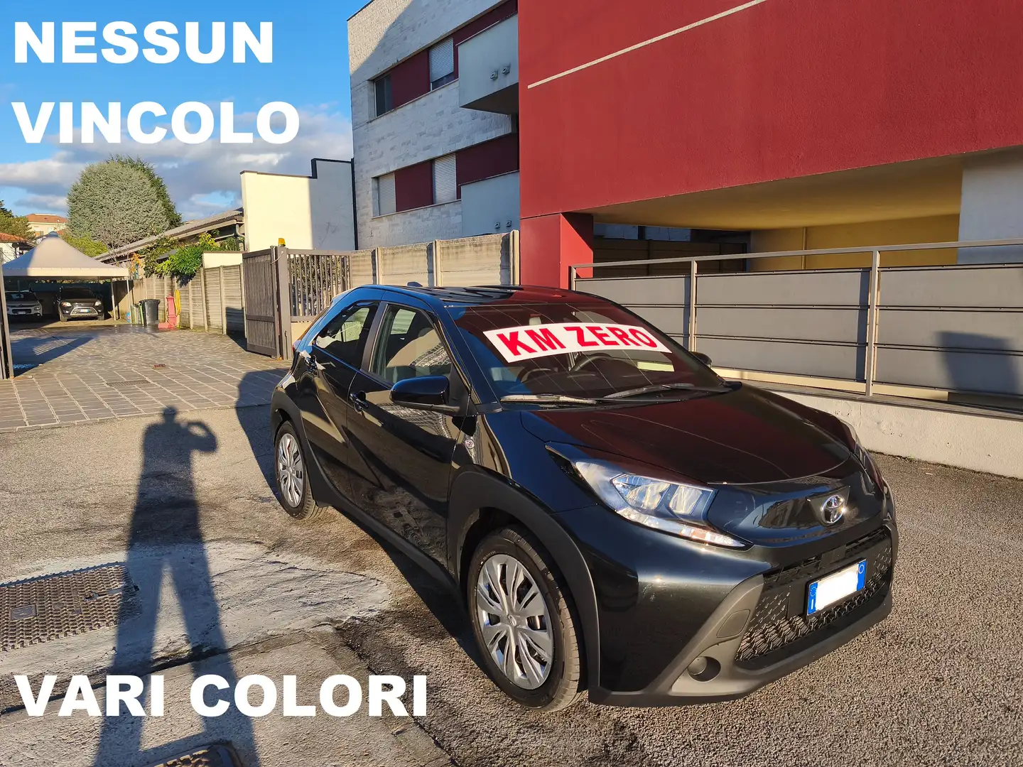 Toyota Aygo X 1.0 VVT-i 72CV ACTIVE 5 PORTE KM ZERO Nero - 1