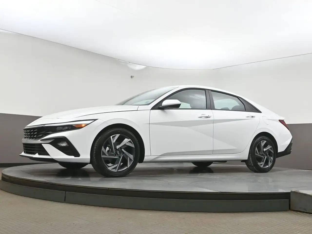 Hyundai ELANTRA снимка Hyundai ELANTRA