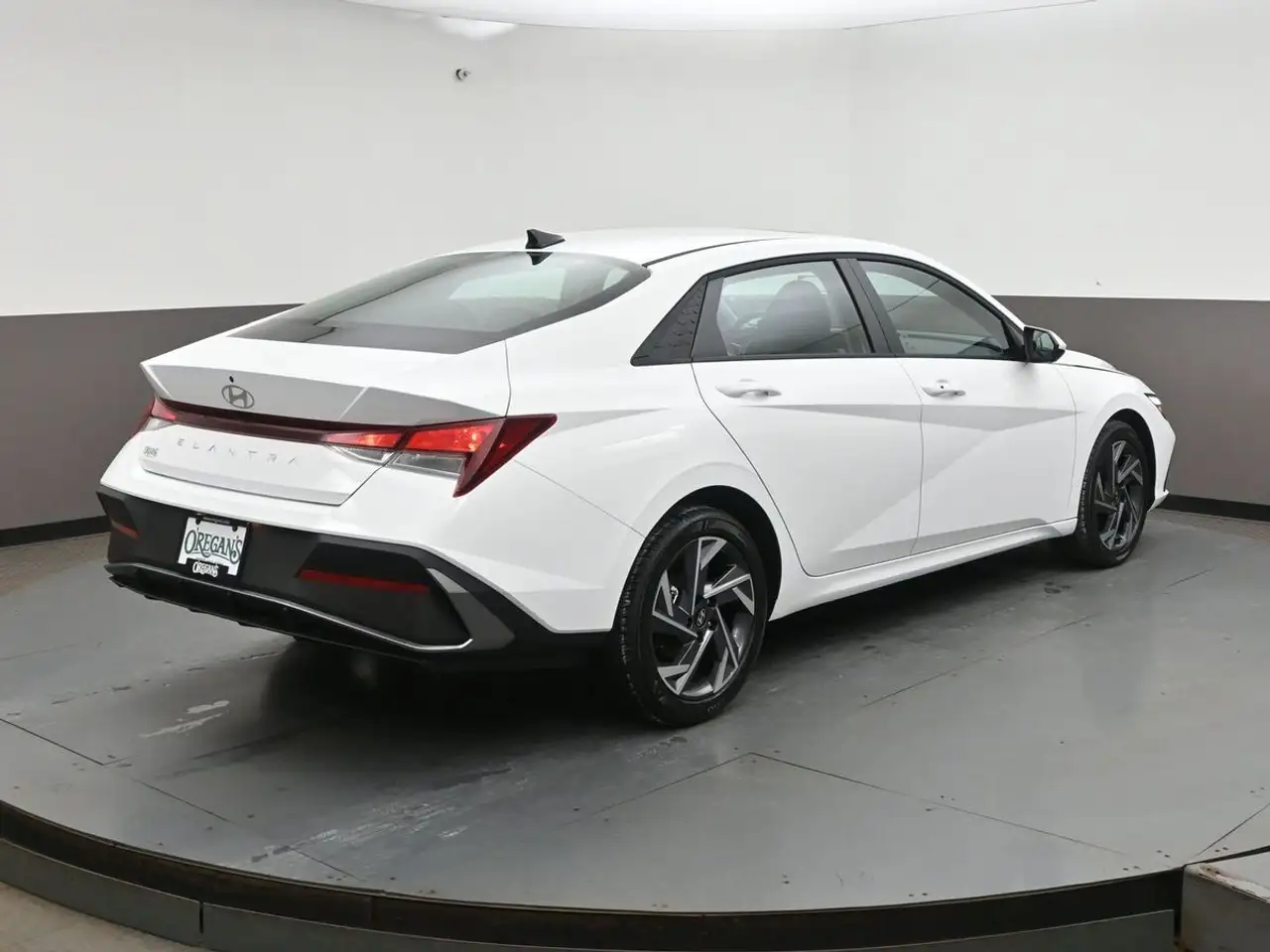 Hyundai ELANTRA снимка Hyundai ELANTRA