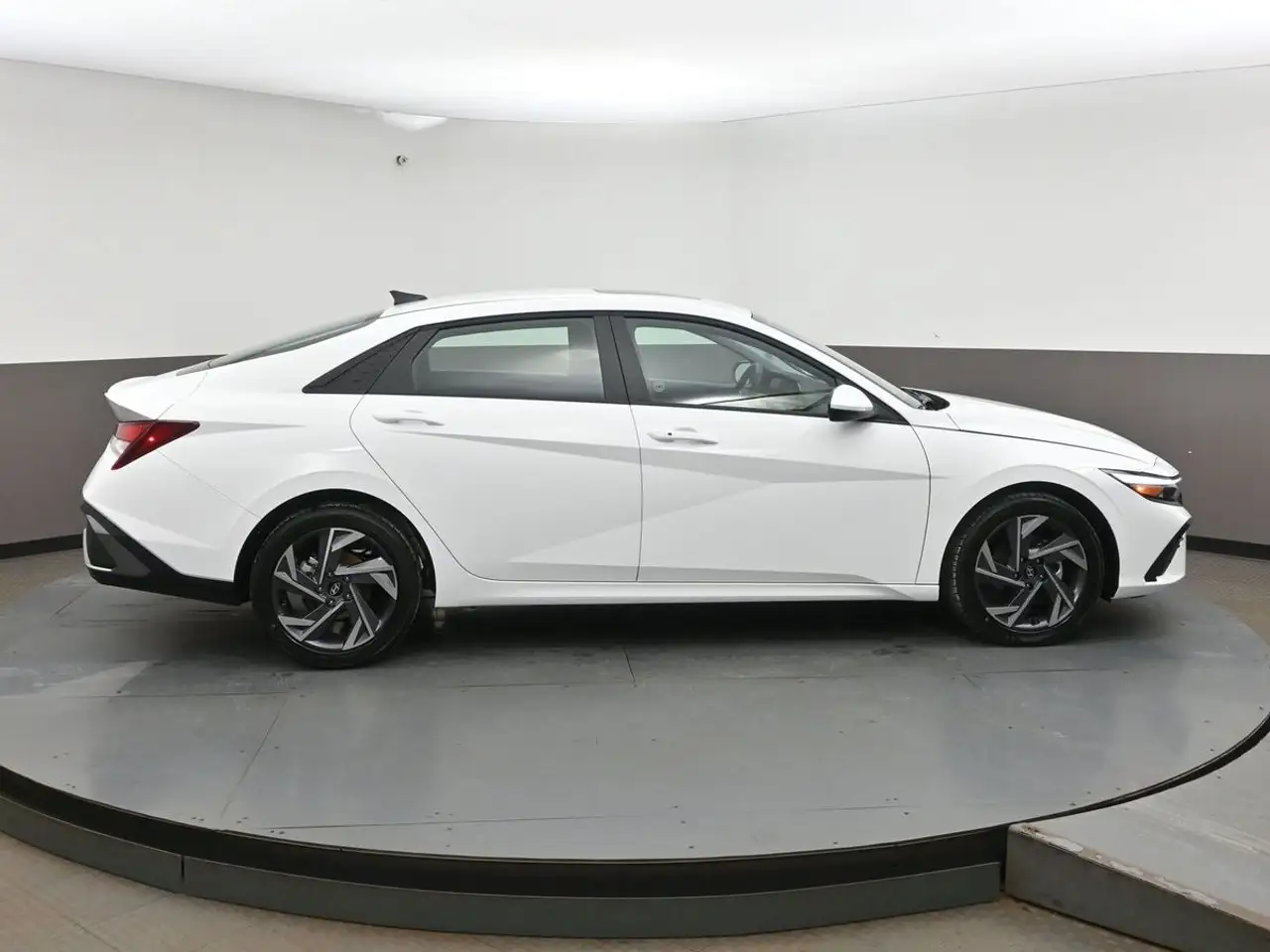 Hyundai ELANTRA снимка Hyundai ELANTRA