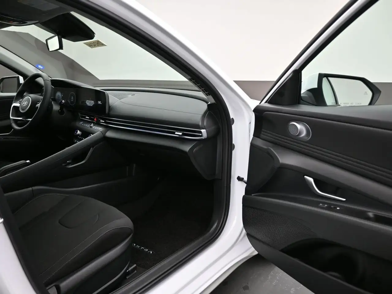 Hyundai ELANTRA снимка Hyundai ELANTRA