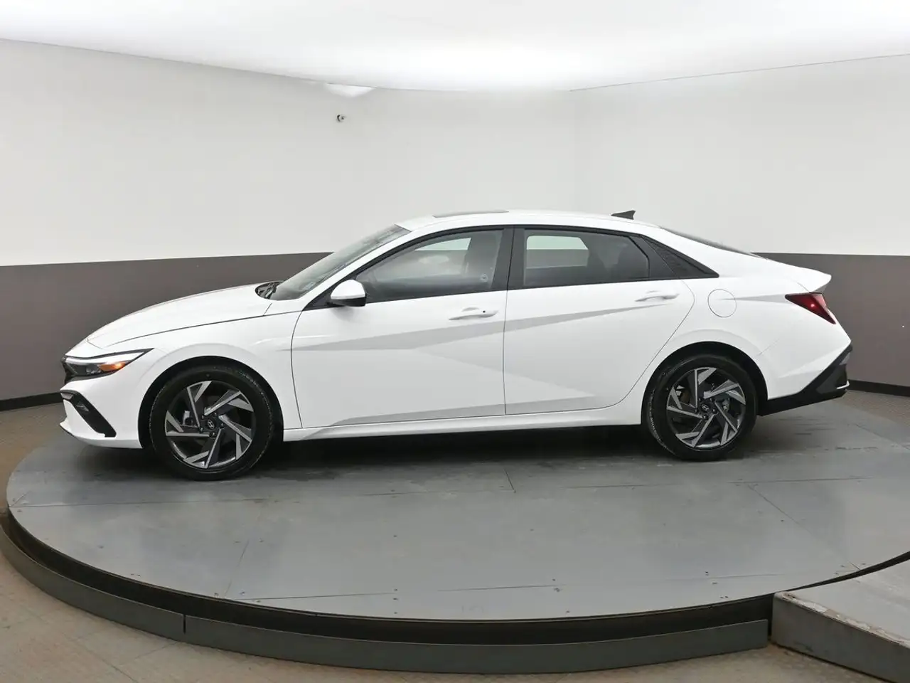 Hyundai ELANTRA снимка Hyundai ELANTRA