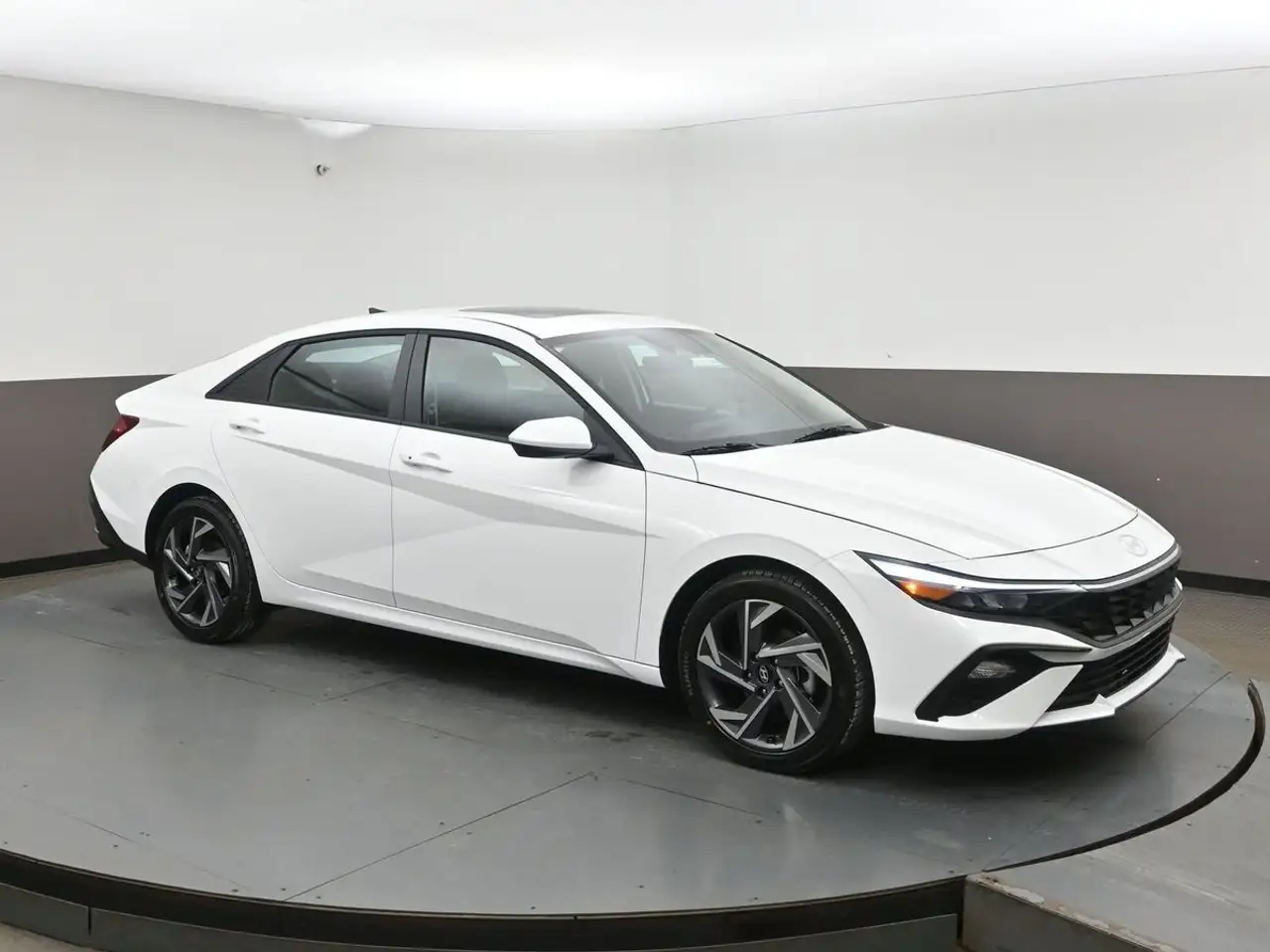 Hyundai ELANTRA снимка Hyundai ELANTRA