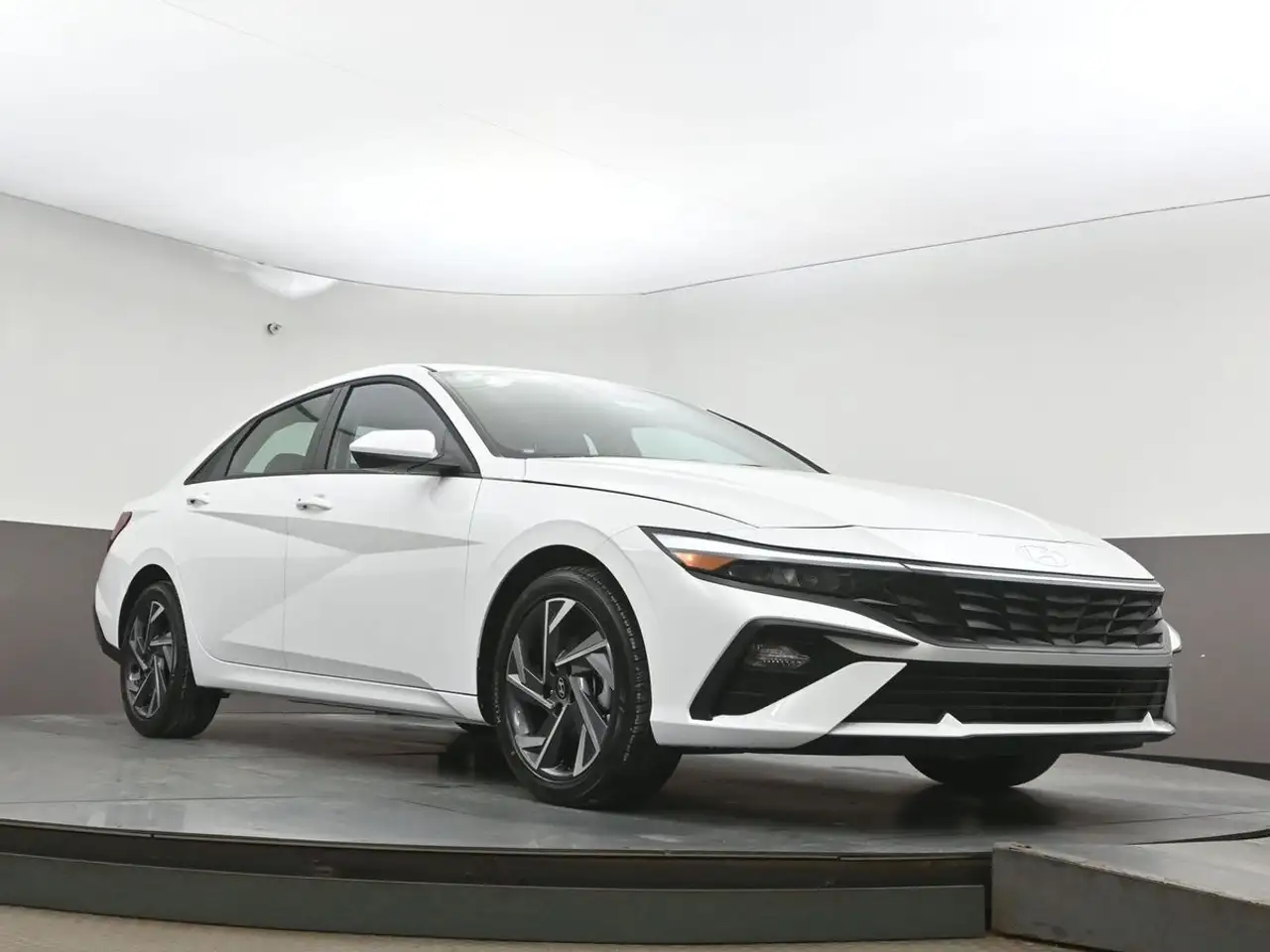 Hyundai ELANTRA снимка Hyundai ELANTRA