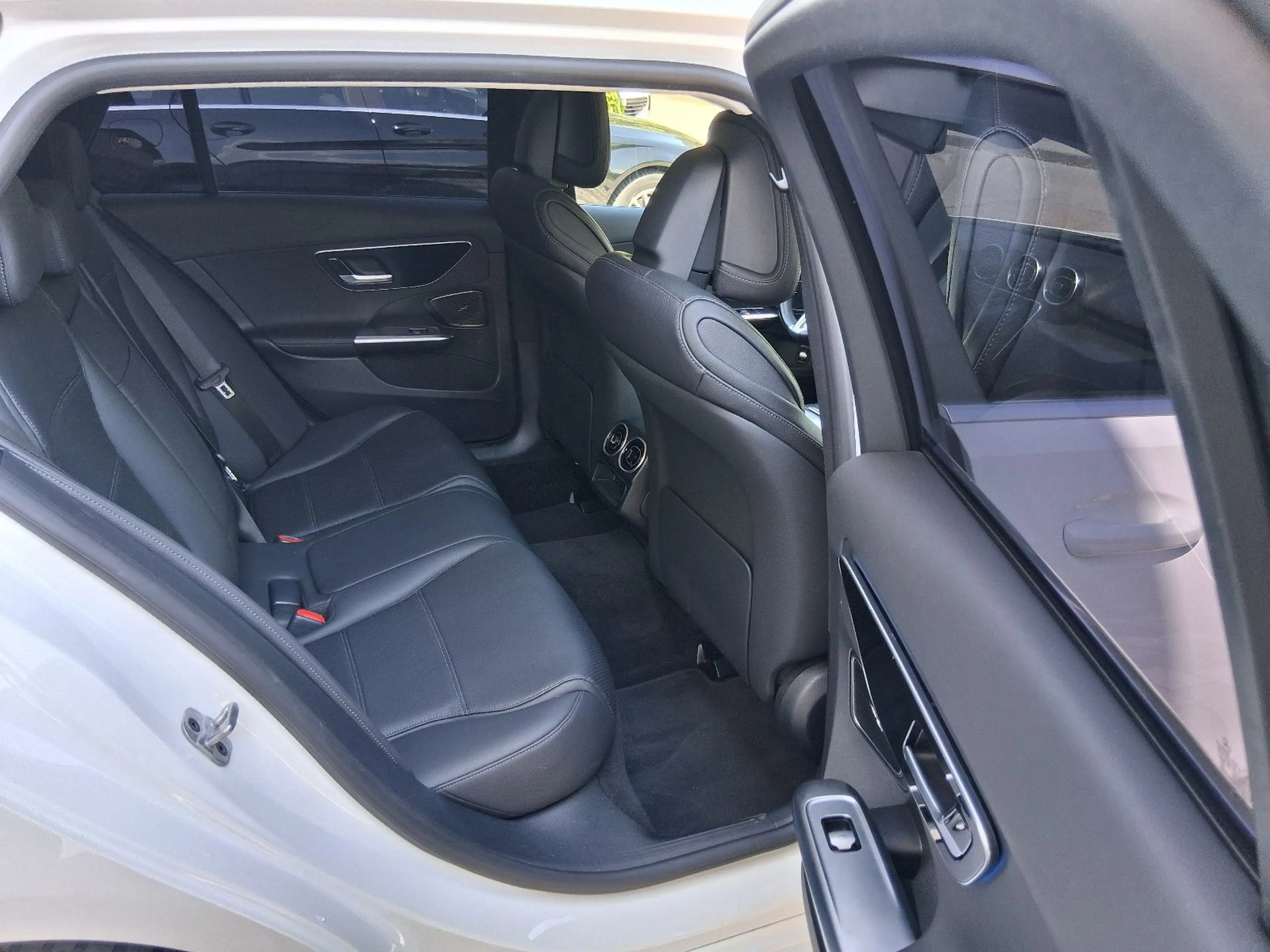 Mercedes-Benz C 220 d T-Model AVANTGARDE DISTRONIC Plus AHK — photo 12
