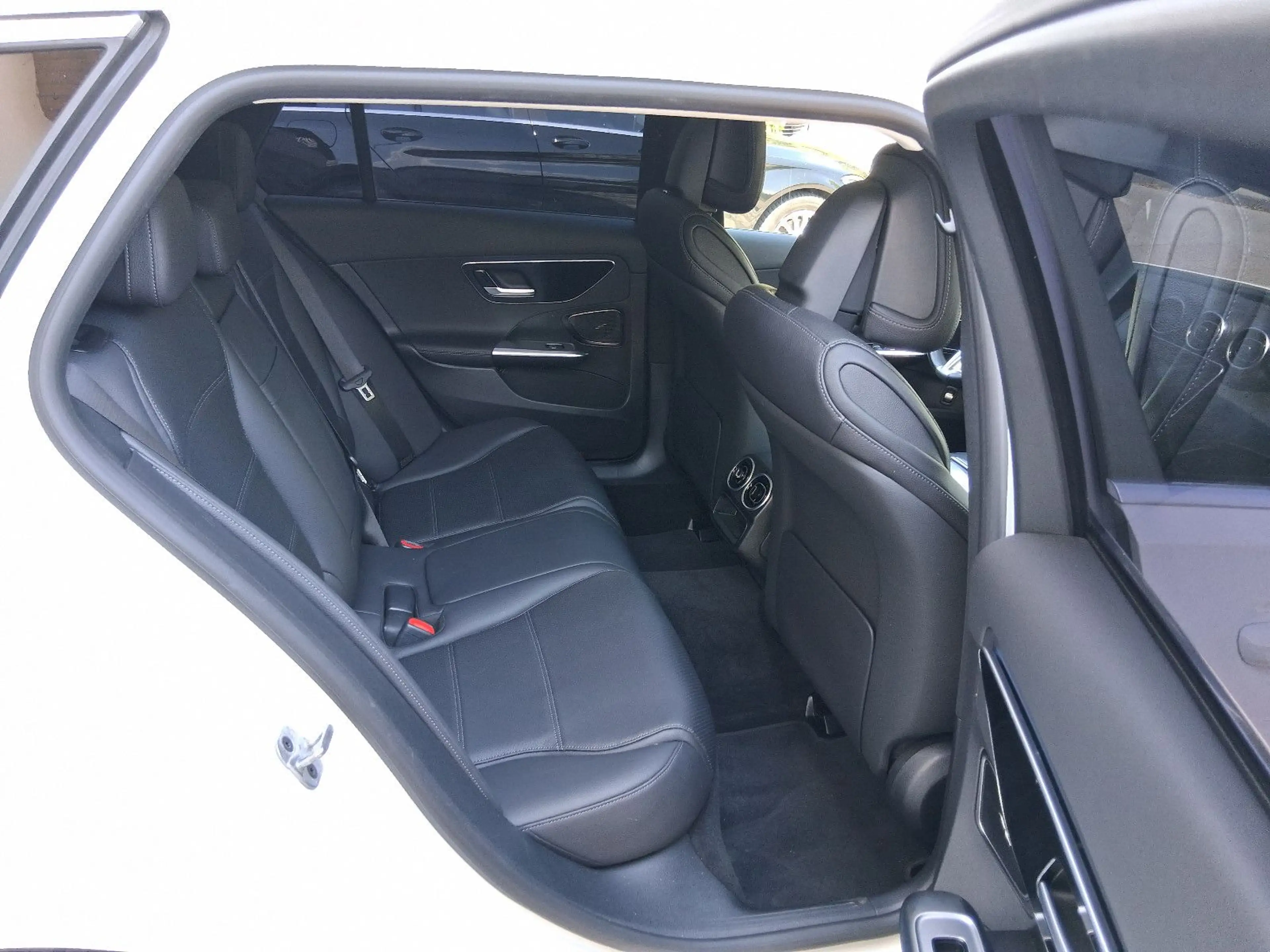 Mercedes-Benz C 220 d T-Model AVANTGARDE DISTRONIC Plus AHK — photo 13