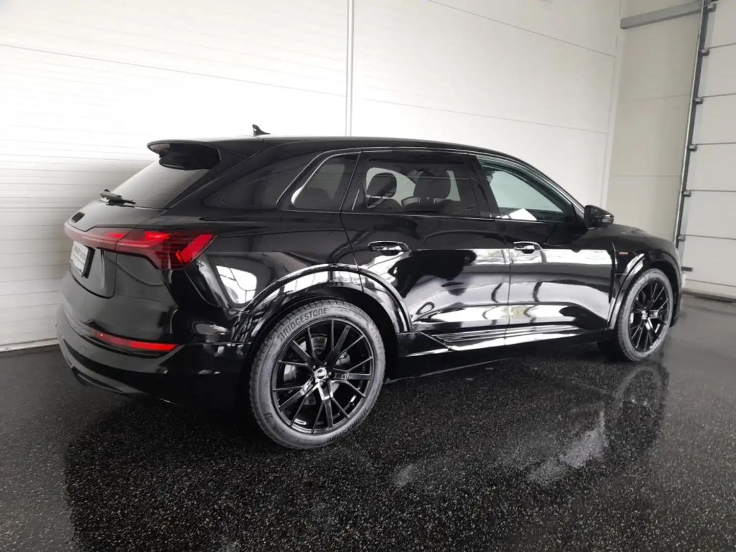 Audi e-tron 55 quattro S-LINE BLACK *NP: 96.978,-- / 21 ZOLL / TEILLEDER SPORTSITZE / AHV / BANG & OLUFSEN* Schwarz - 2