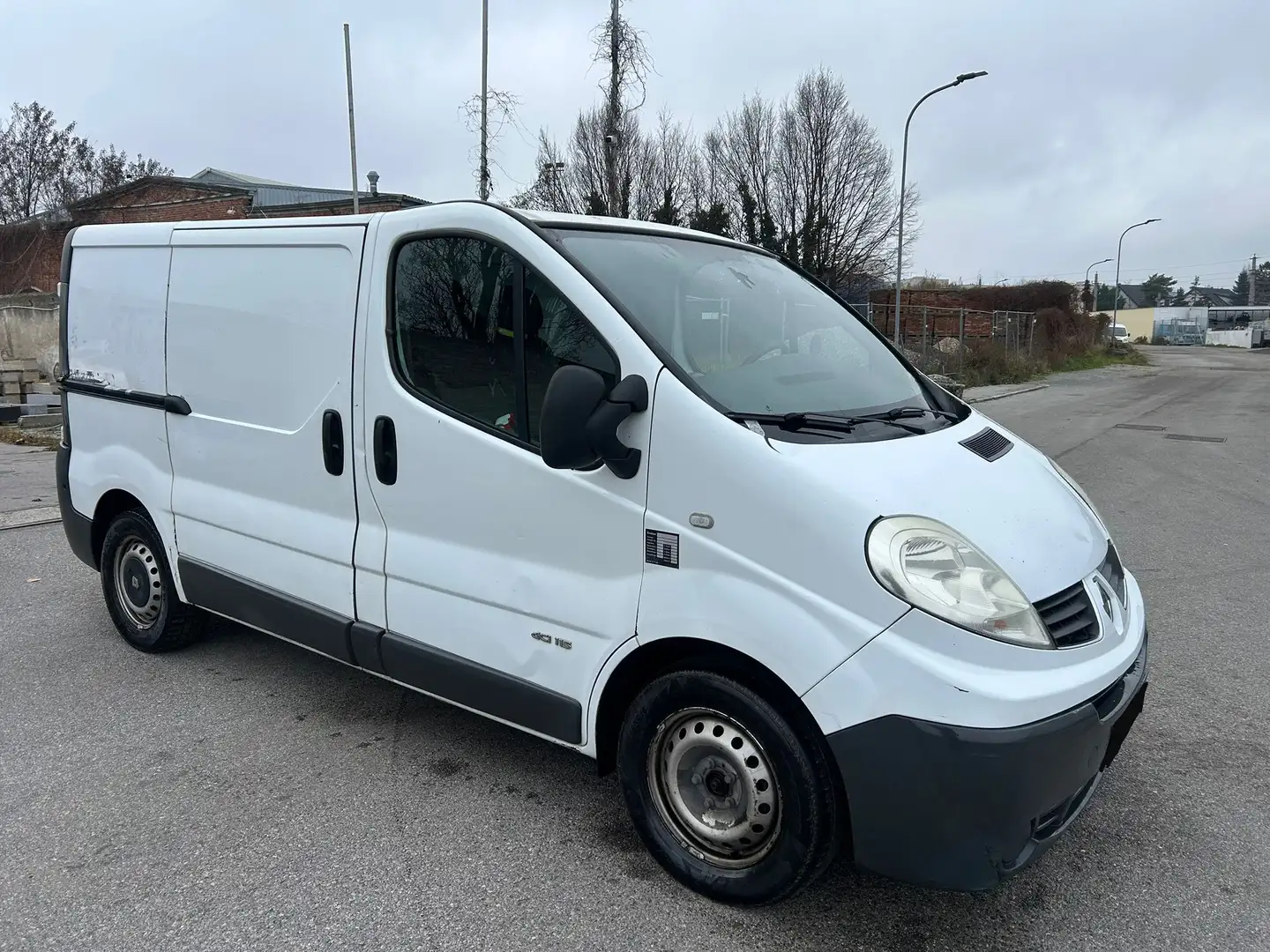 Renault Trafic 2,5 dCi DPF Weiß - 2