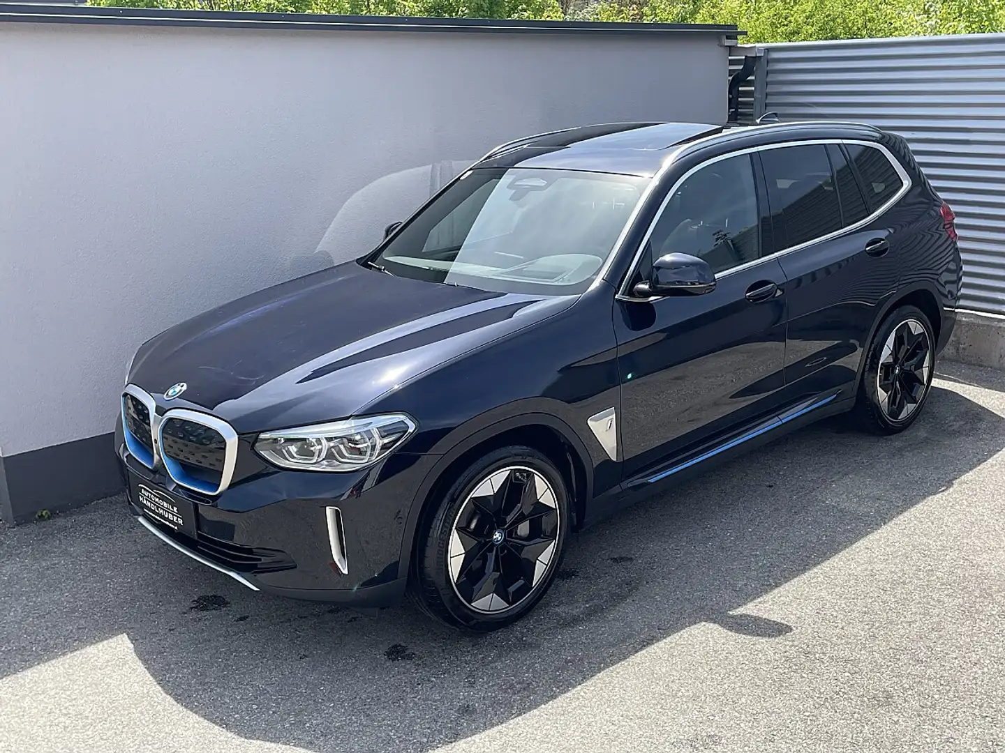 BMW iX3 IMPRESSIVE/PANO/AHK/WIRELESS/AD.LED/LEDER/LIVE.... Schwarz - 2