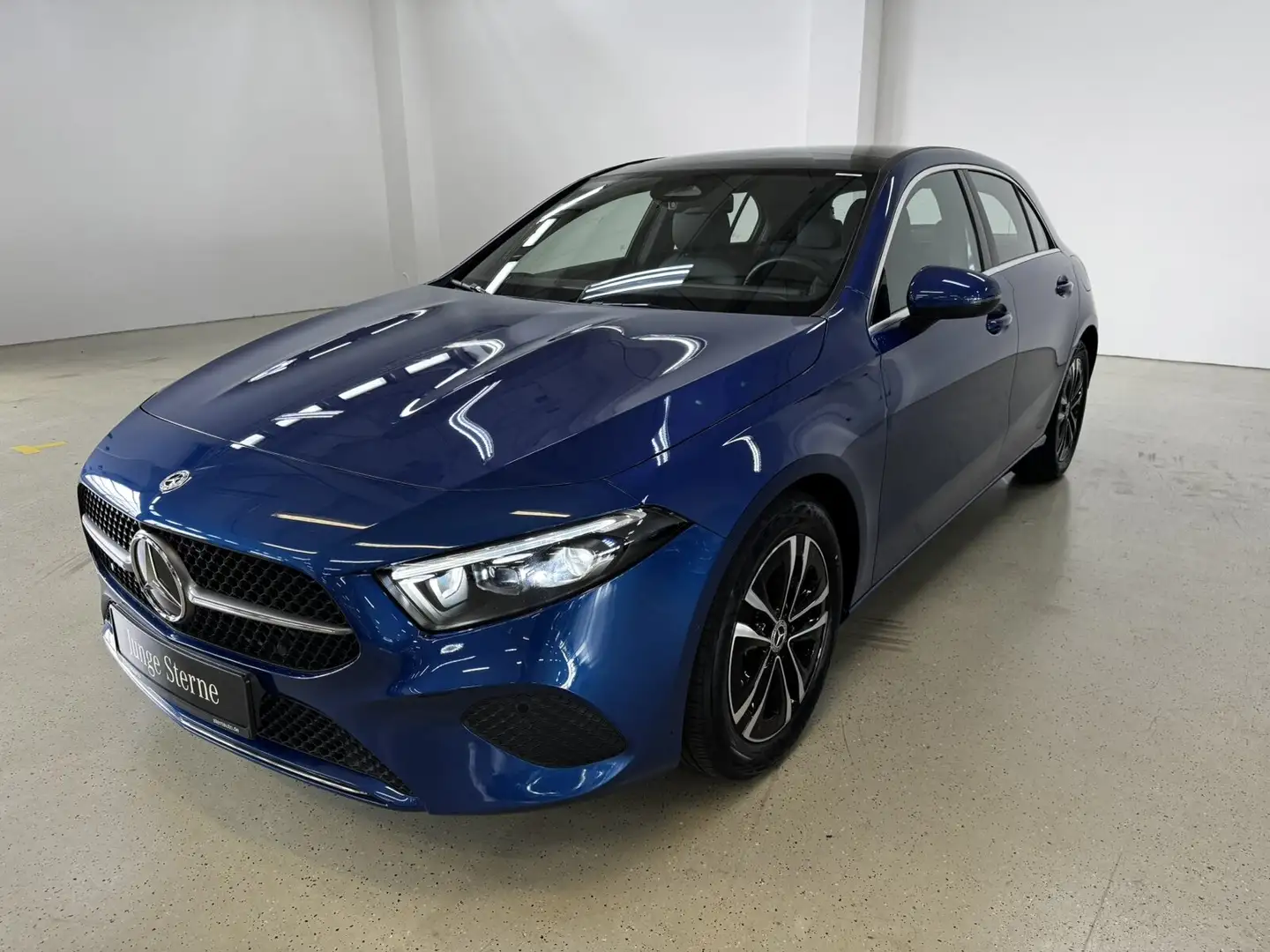 Mercedes-Benz A 180 A 180 Prog MBUX Prem Multibeam LED Pano RüCam Blau - 2