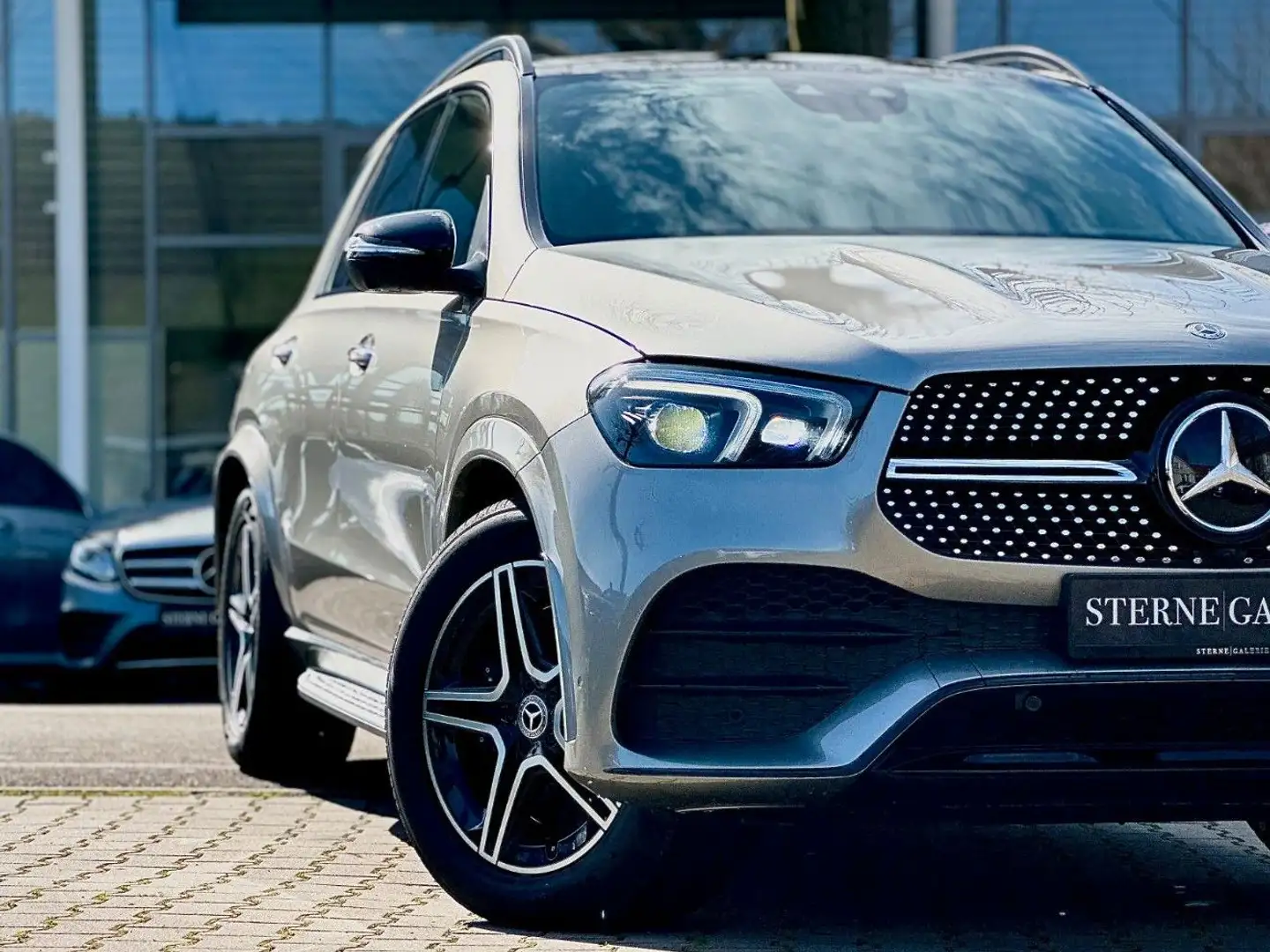 Mercedes-Benz GLE 450 4MATIC/AMG/PANO/MEMORY/360° Silber - 1