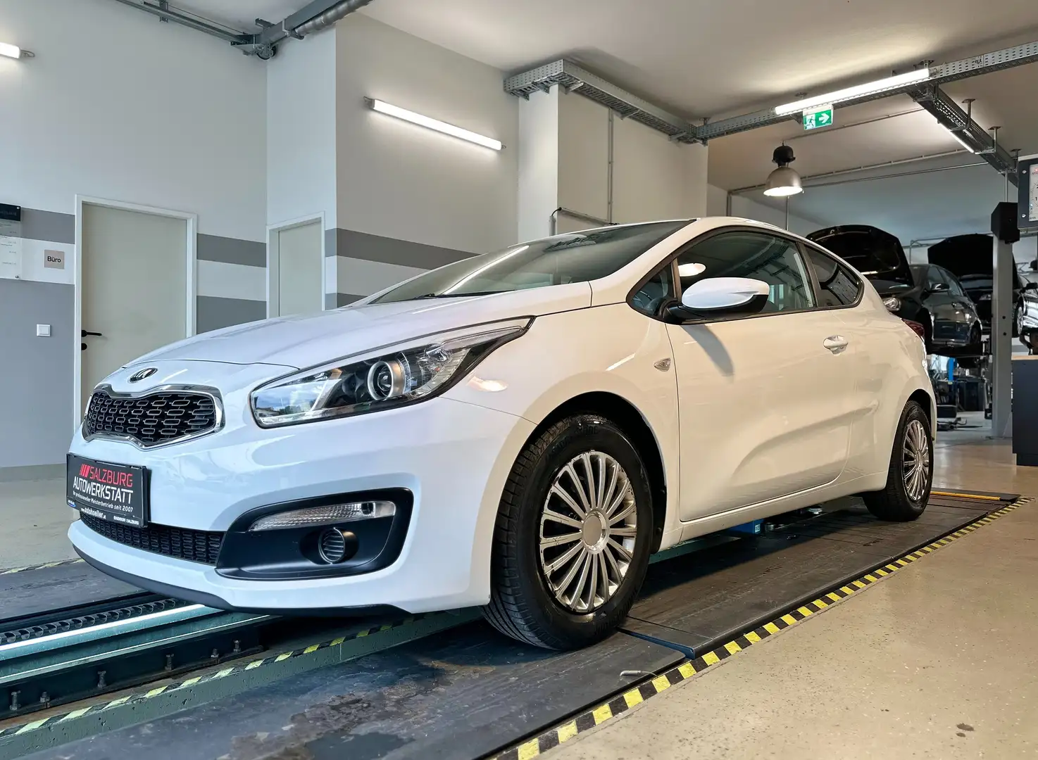 Kia ProCeed / pro_cee'd 1,4 MPI Titan | Kamera | 8-fach ber. | Scheckheft Blanc - 2