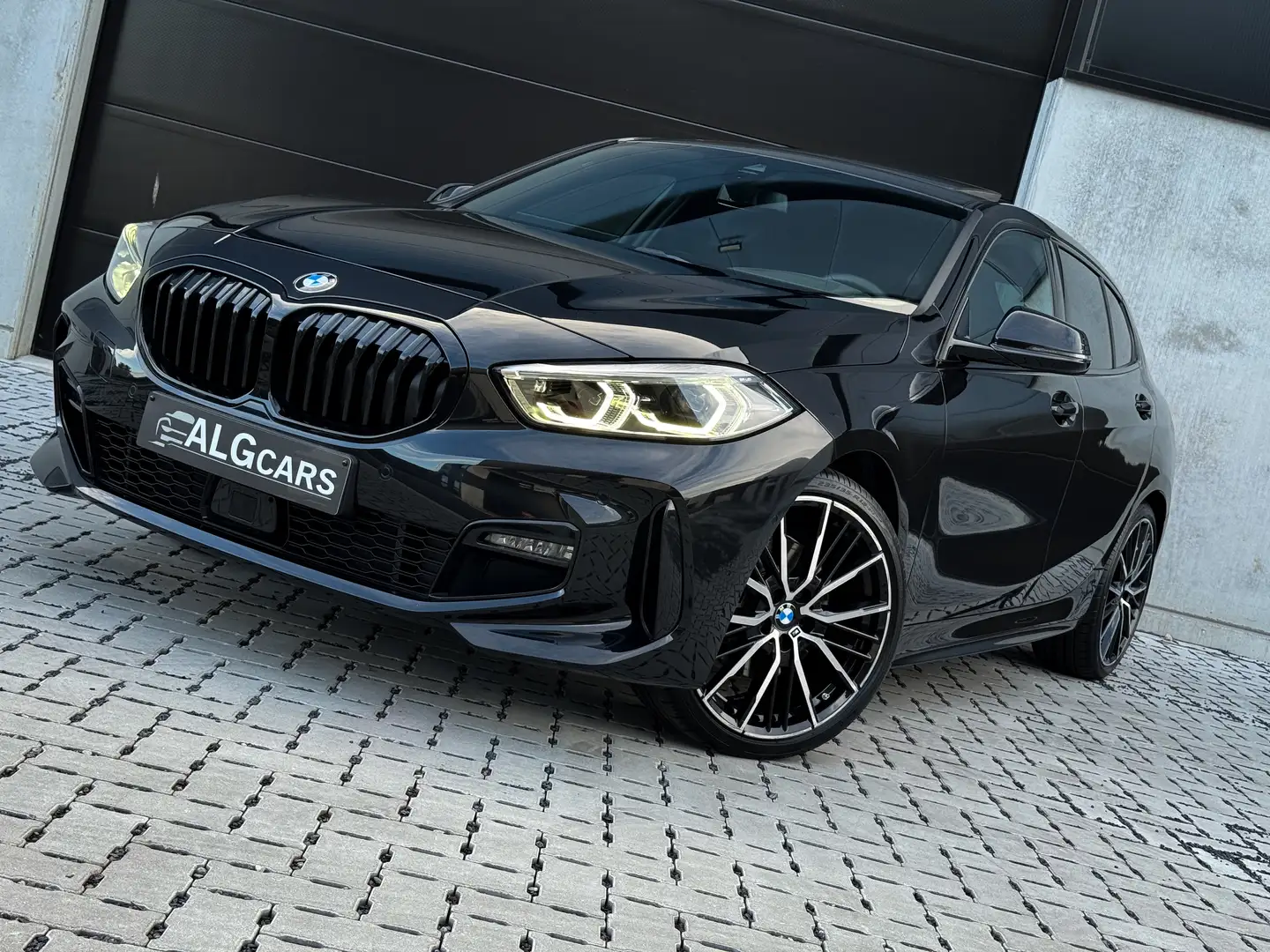 BMW 118 i M-Sport Shadow Line / Pano / HUD / Full Option! Negru - 2