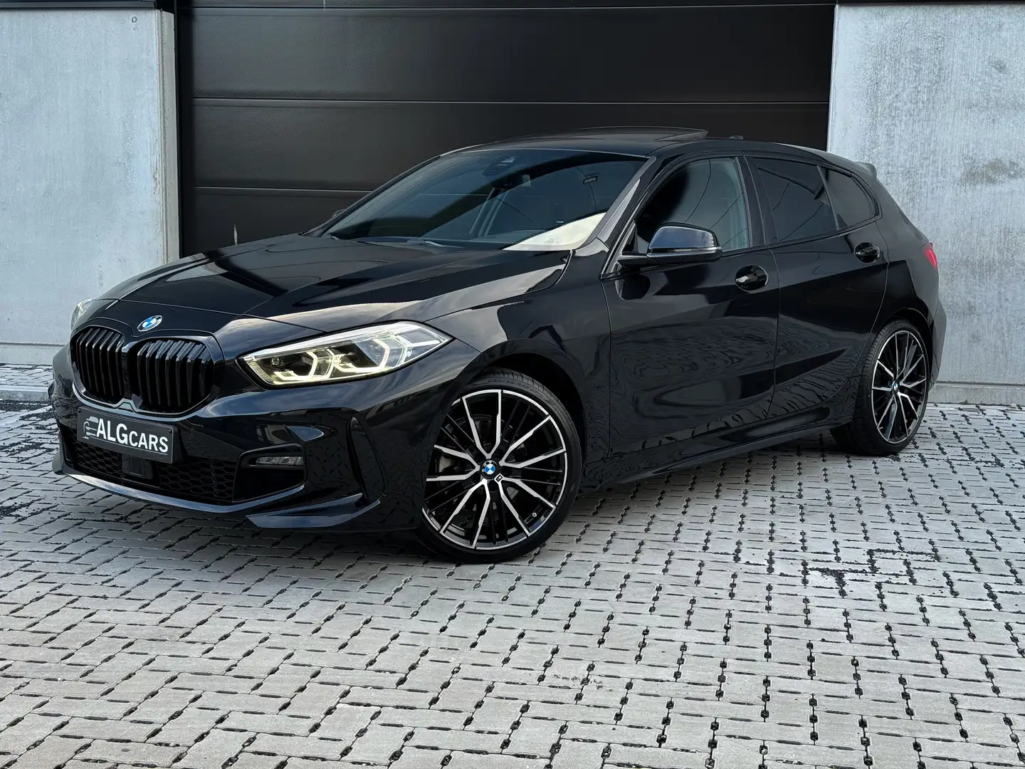 BMW 118 i M-Sport Shadow Line / Pano / HUD / Full Option! Negru - 1
