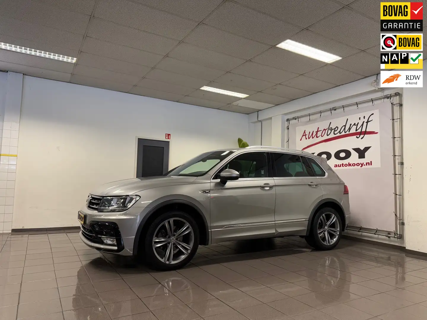 Volkswagen Tiguan 1.4 TSI ACT R-Line * Automaat / Panoramadak / 19" Gris - 1
