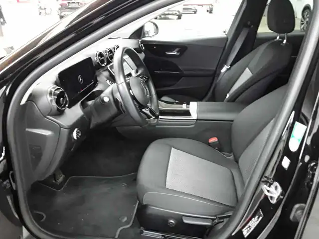 Mercedes-Benz C-Class view 7