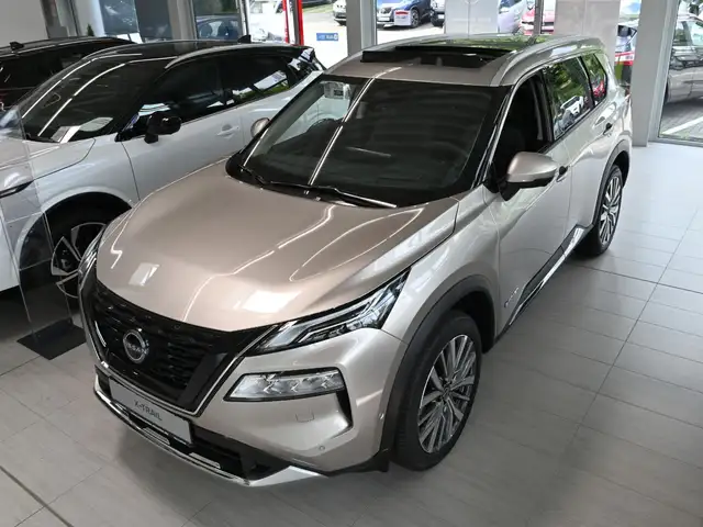 Nissan X-Trail view 2