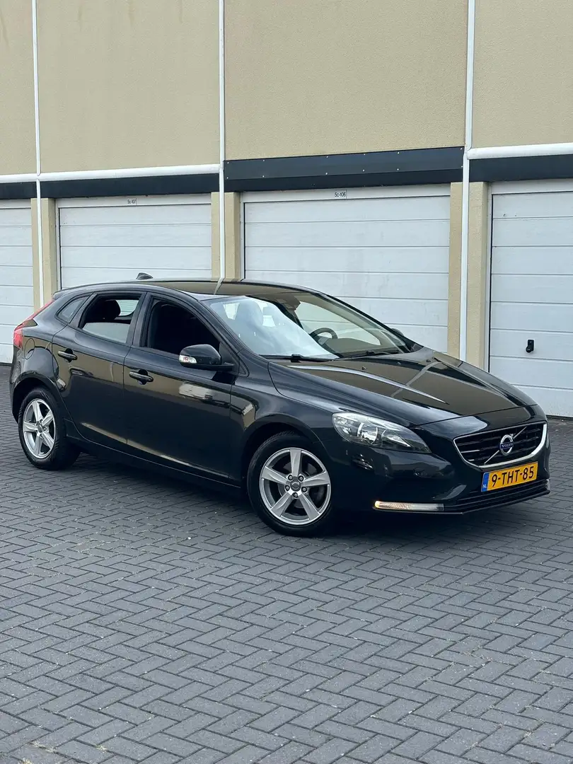 Volvo V40 1.6 D2 Momentum Zwart - 1