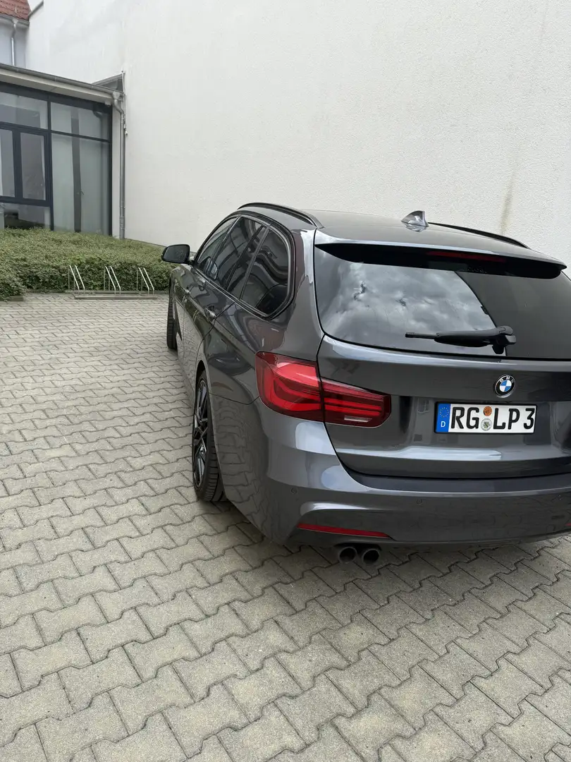 BMW 330 330i Touring Aut. M Sport Shadow Grau - 2