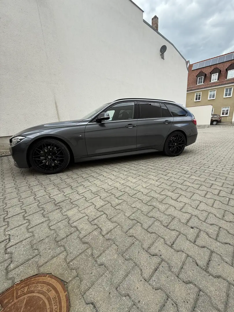 BMW 330 330i Touring Aut. M Sport Shadow Grau - 1