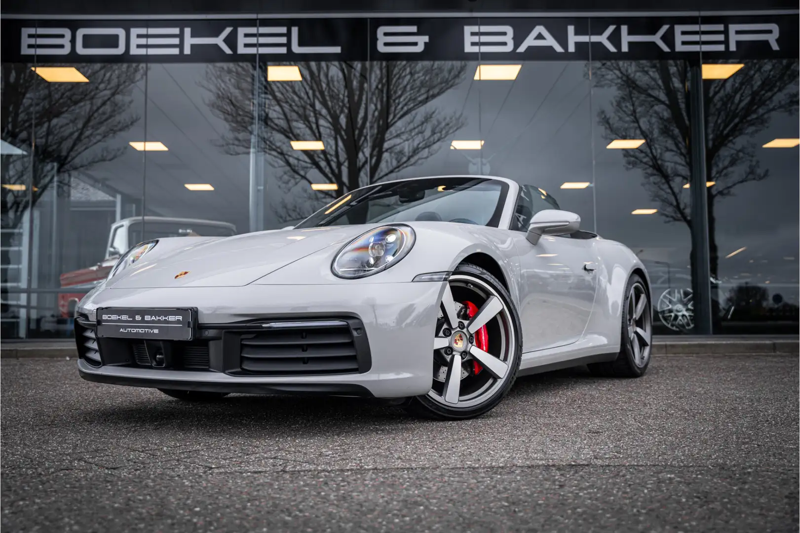 Porsche 992 Cabrio Carrera 4S (450pk) - BOSE - Sportuitlaat - Grijs - 1