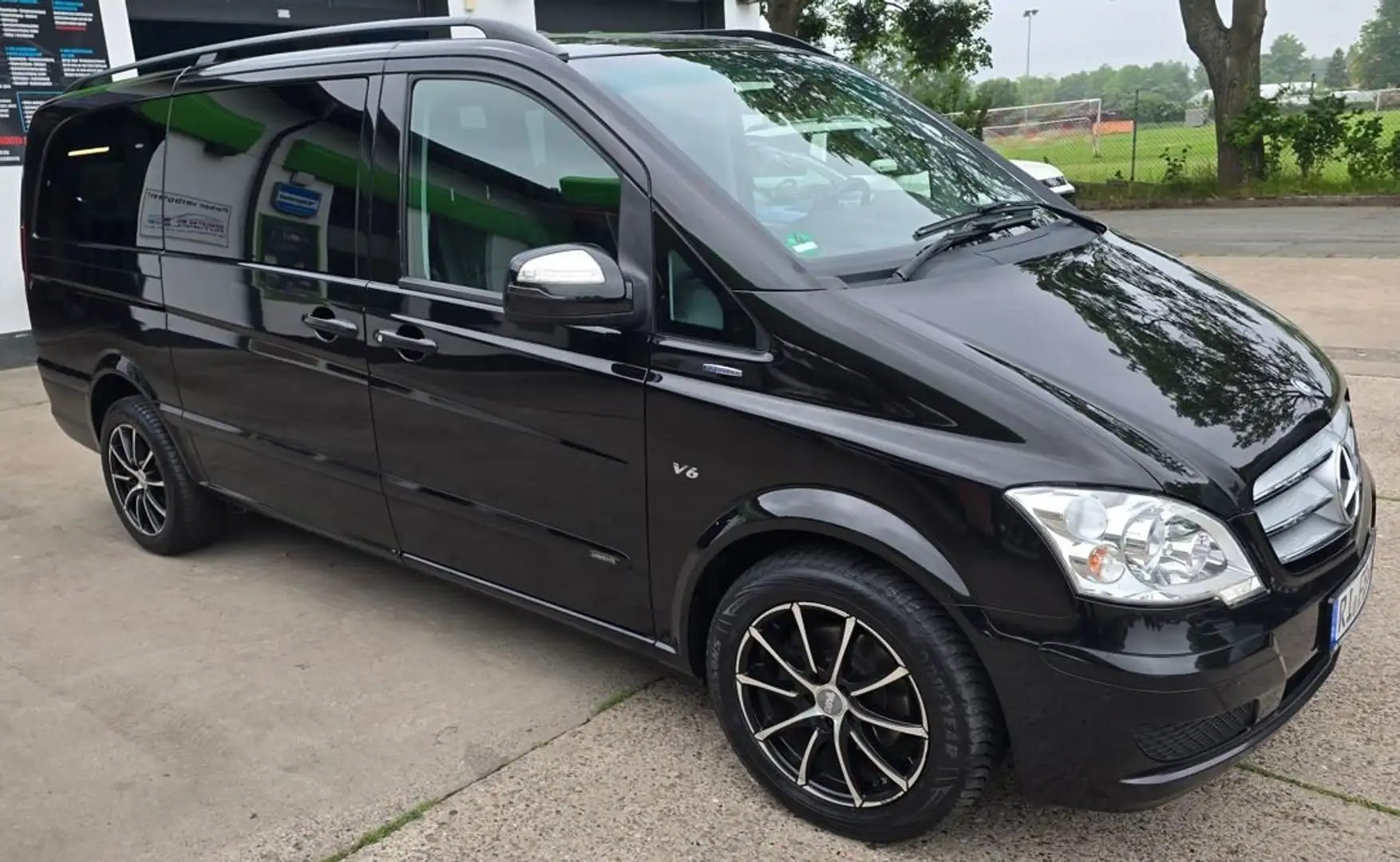 Mercedes-Benz Viano Viano 3.0 CDI DPF lang Automatik Ambiente Edition Černá - 2