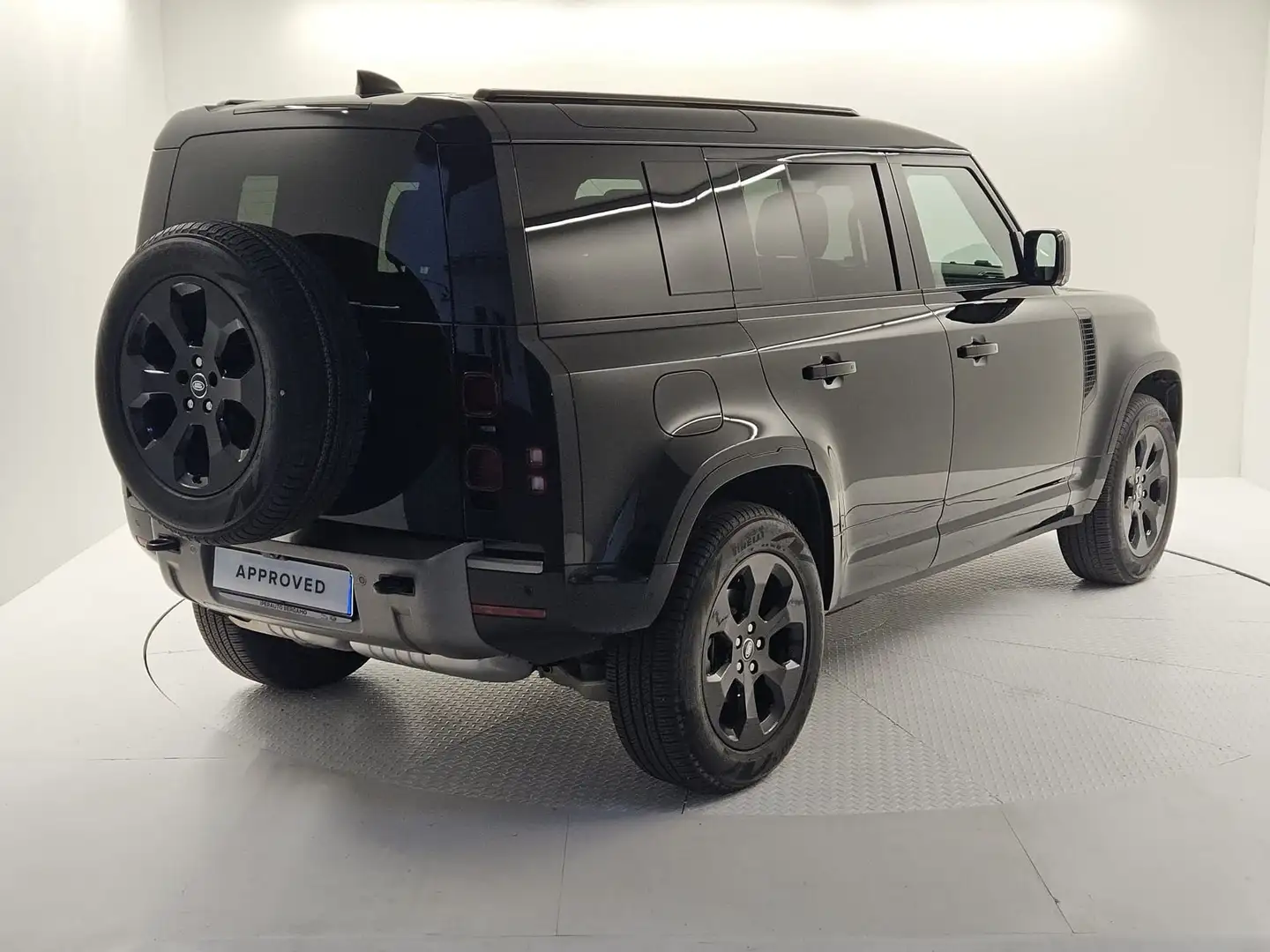 Land Rover Defender Defender 110 3.0D I6 200 CV AWD Auto X-Dynamic SE Zwart - 2