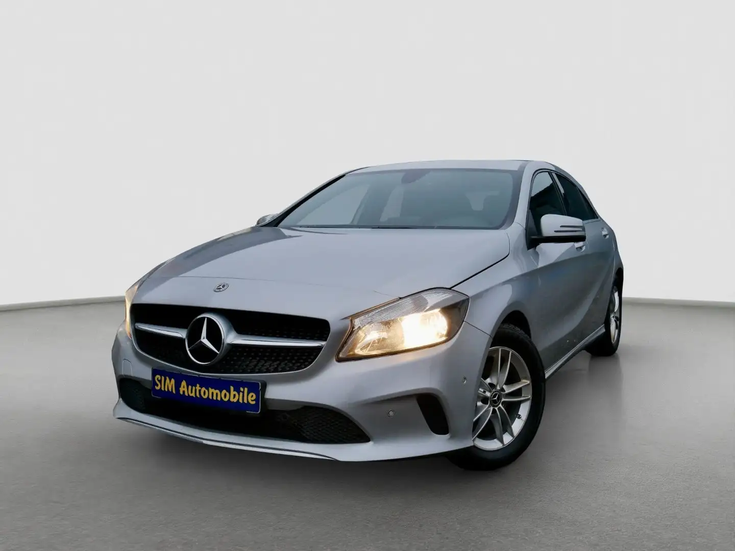 Mercedes-Benz A 180 BlueEfficiency+NAVI+SHZ+PDC+GARANTIE Plateado - 1