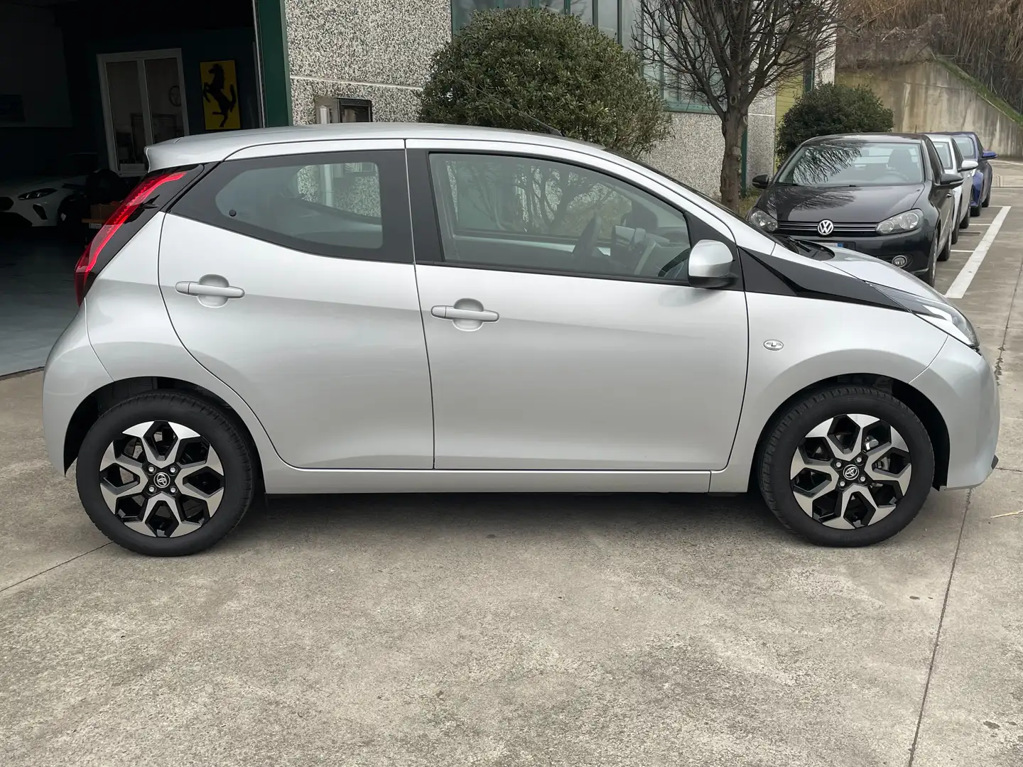 Toyota Aygo 5p 1.0 x-fun 72cv COME NUOVA*3500KM*UNIPRO Grau - 2