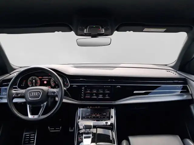 Audi Q8 view 5